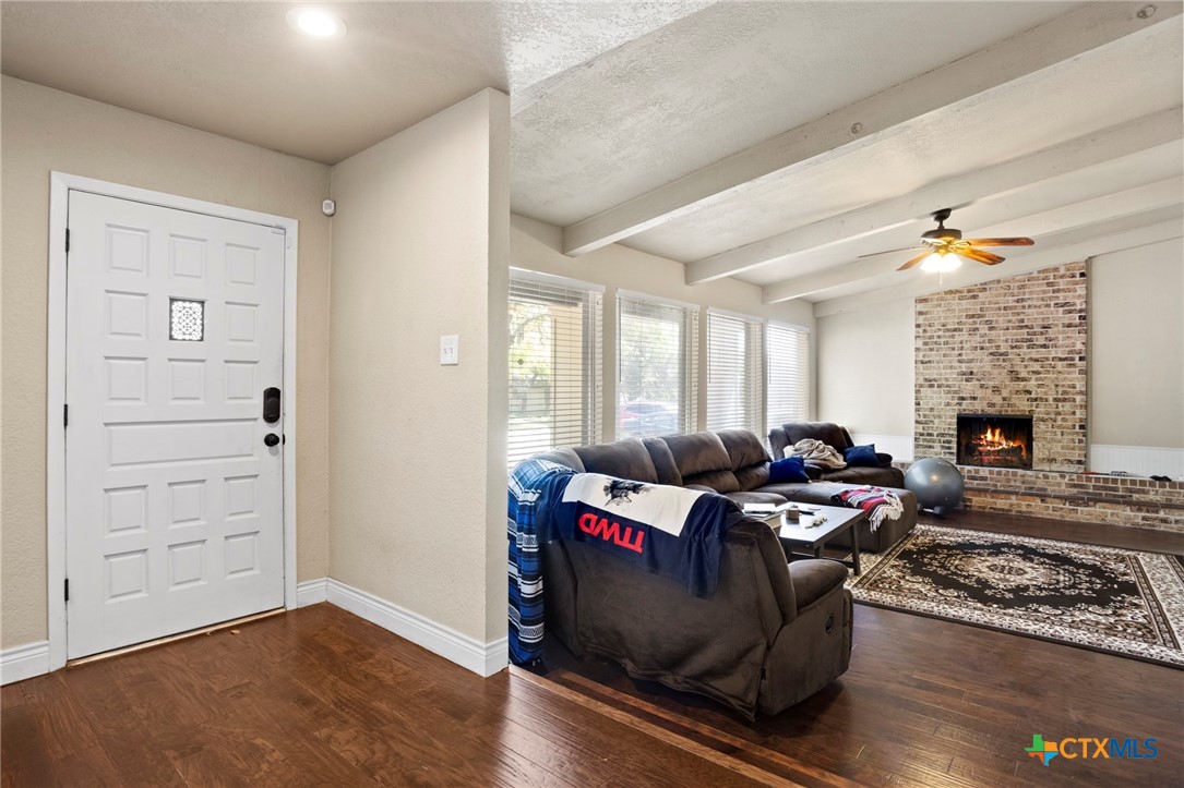 930 Verna Lee Boulevard