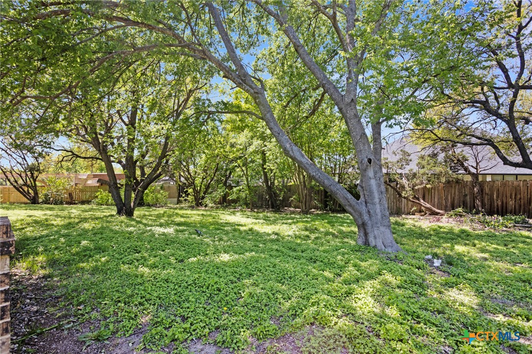 930 Verna Lee Boulevard