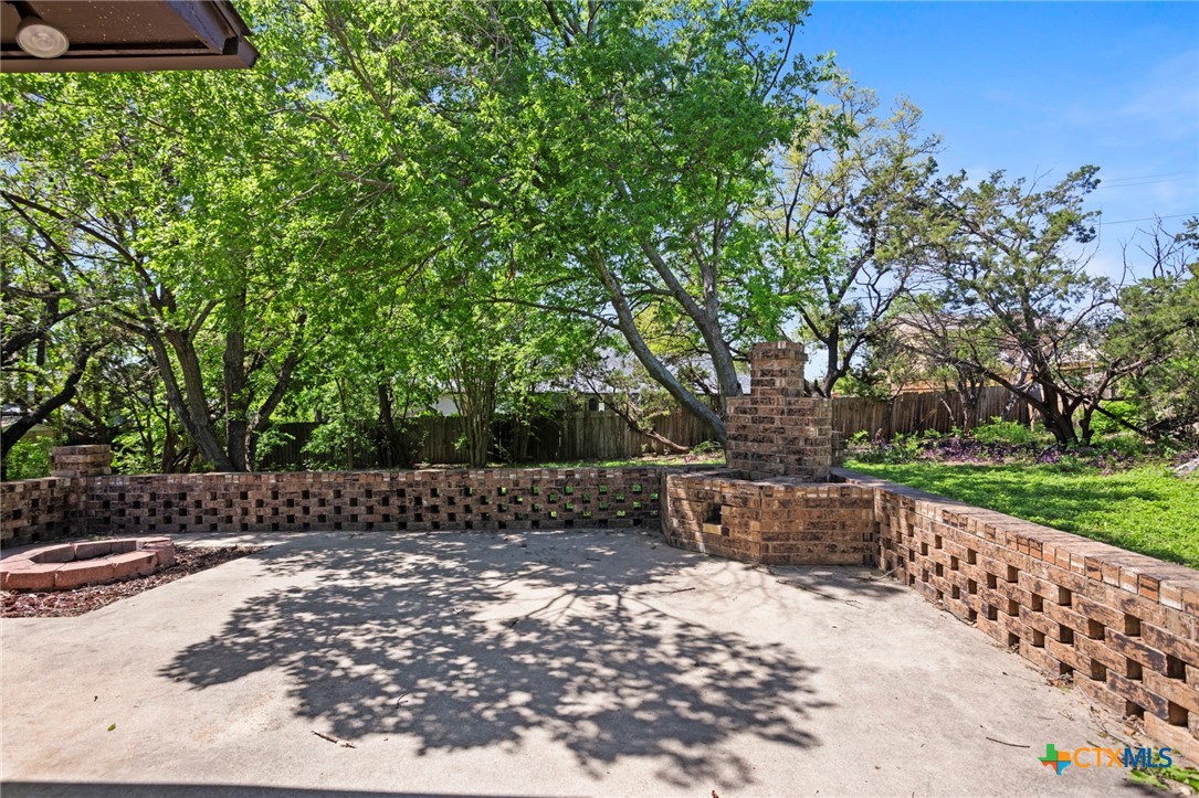 930 Verna Lee Boulevard