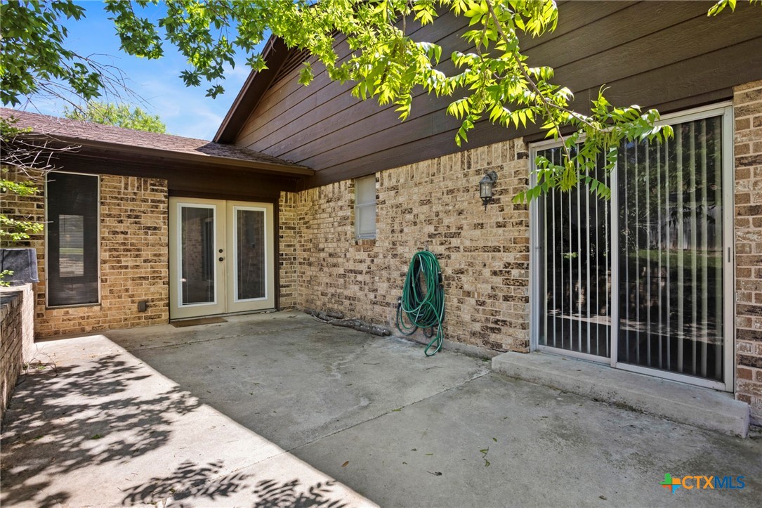 930 Verna Lee Boulevard