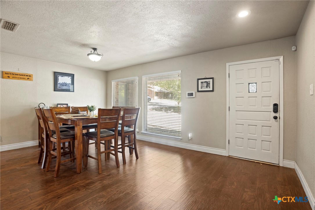 930 Verna Lee Boulevard