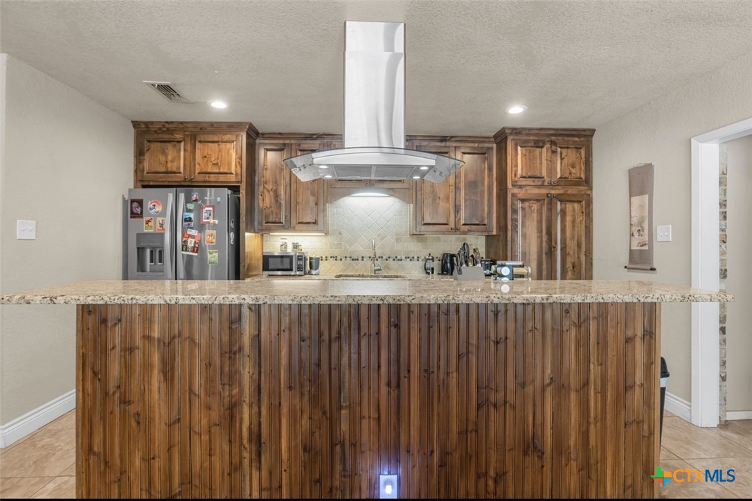 930 Verna Lee Boulevard