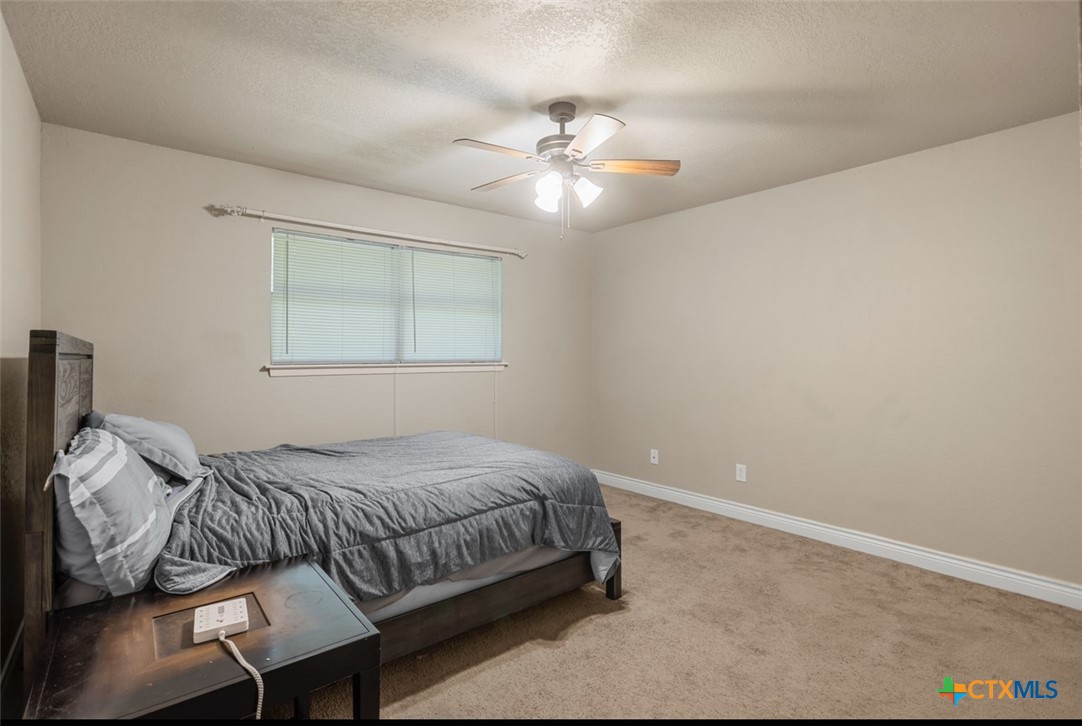 930 Verna Lee Boulevard