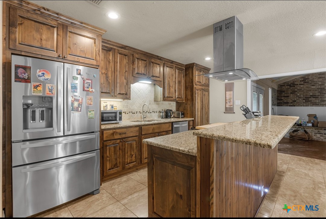 930 Verna Lee Boulevard