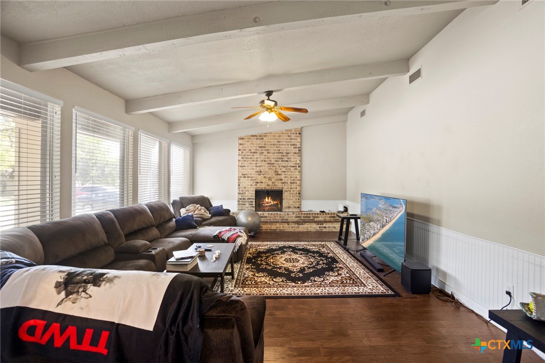 930 Verna Lee Boulevard