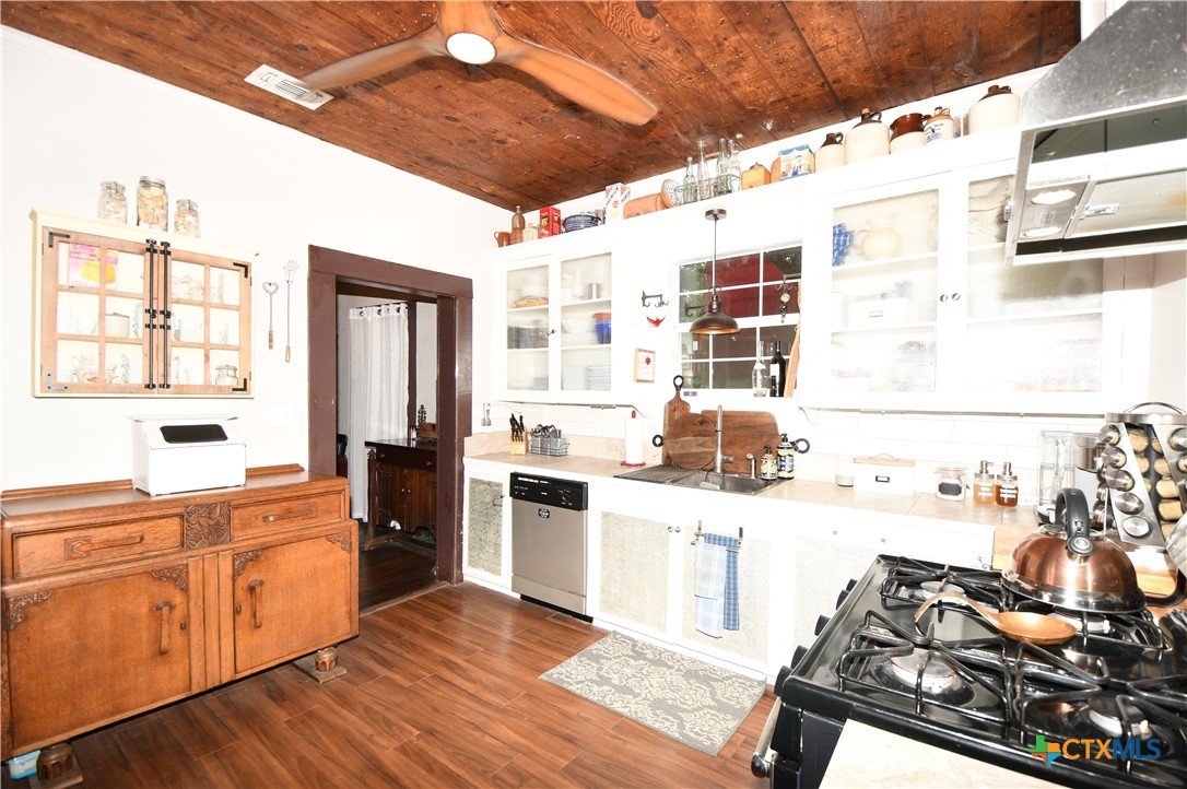 834 Potomac