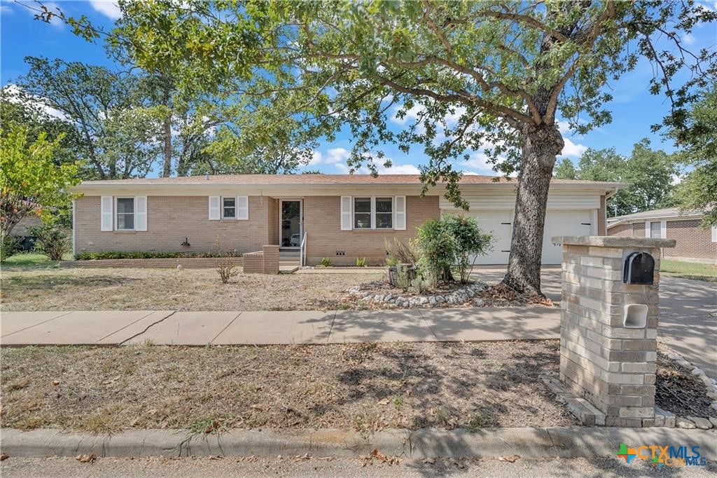 404 Oak Street