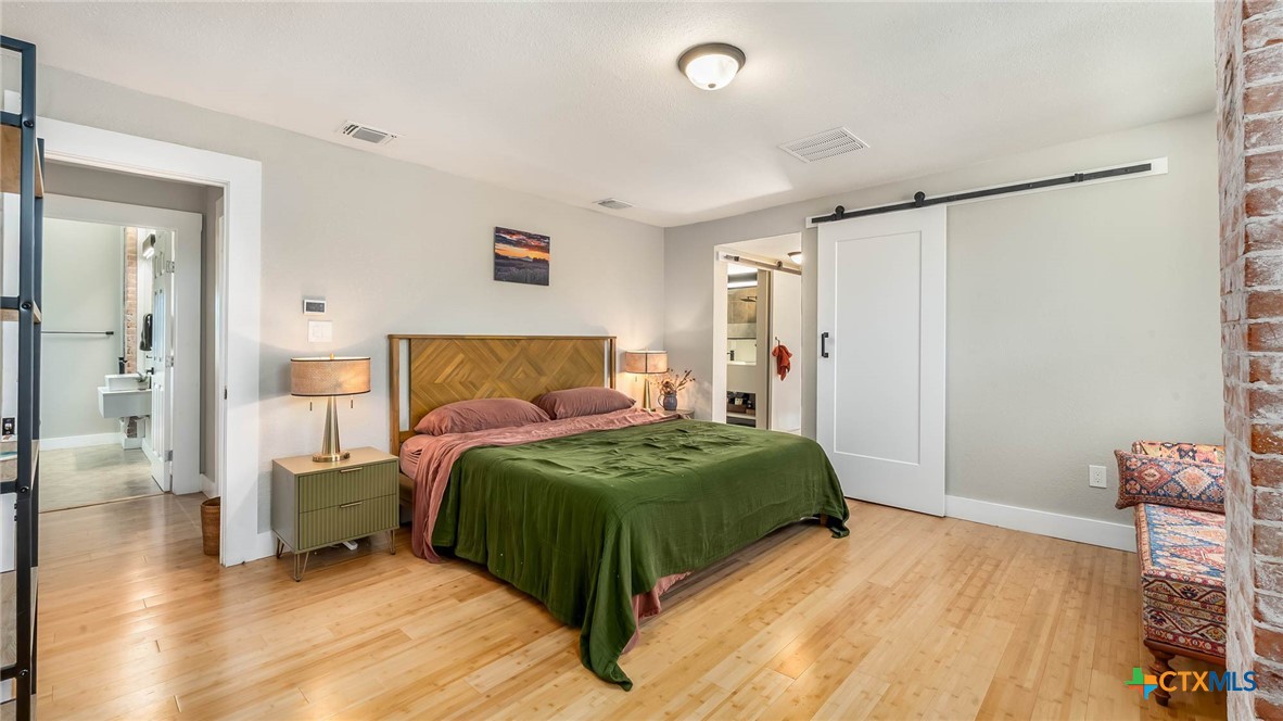 801 W Mulberry Avenue