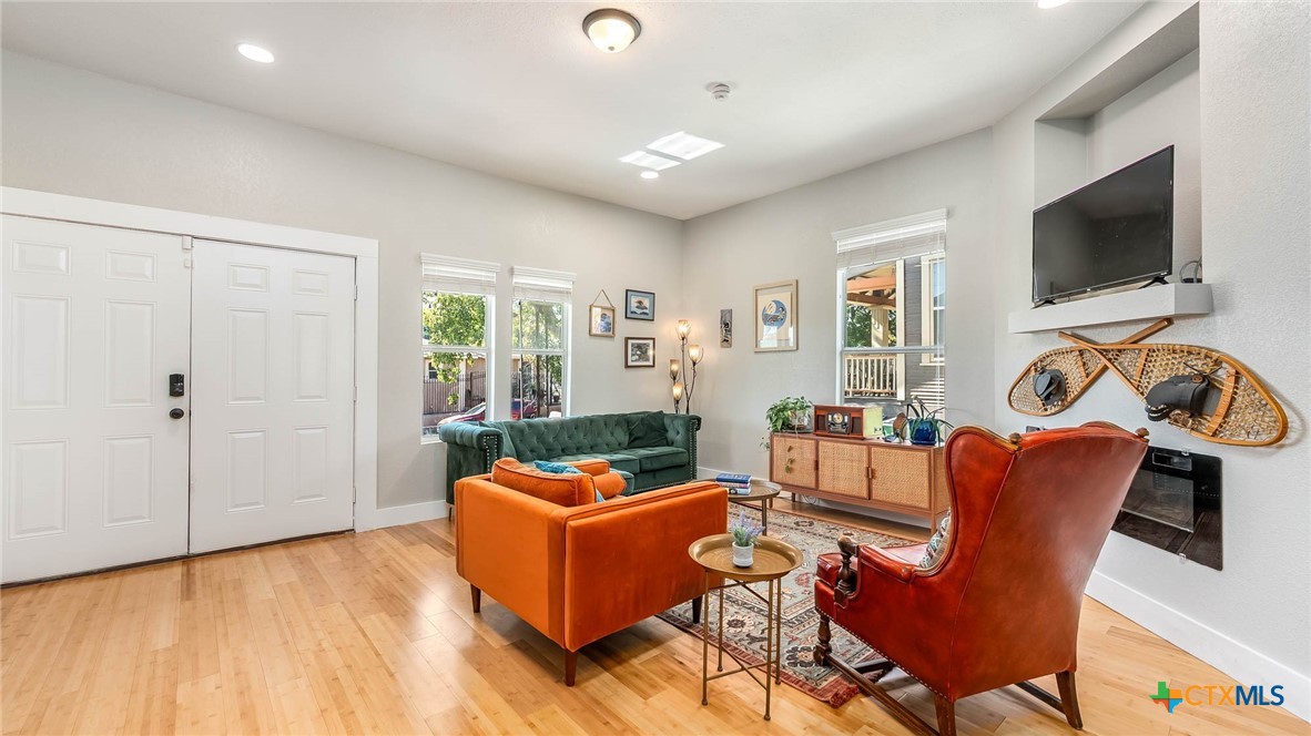 801 W Mulberry Avenue