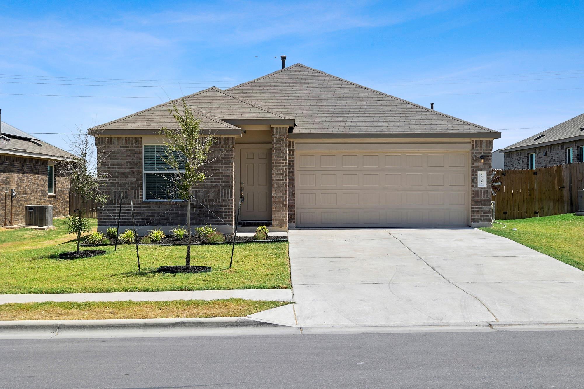 237 Escondido CIR