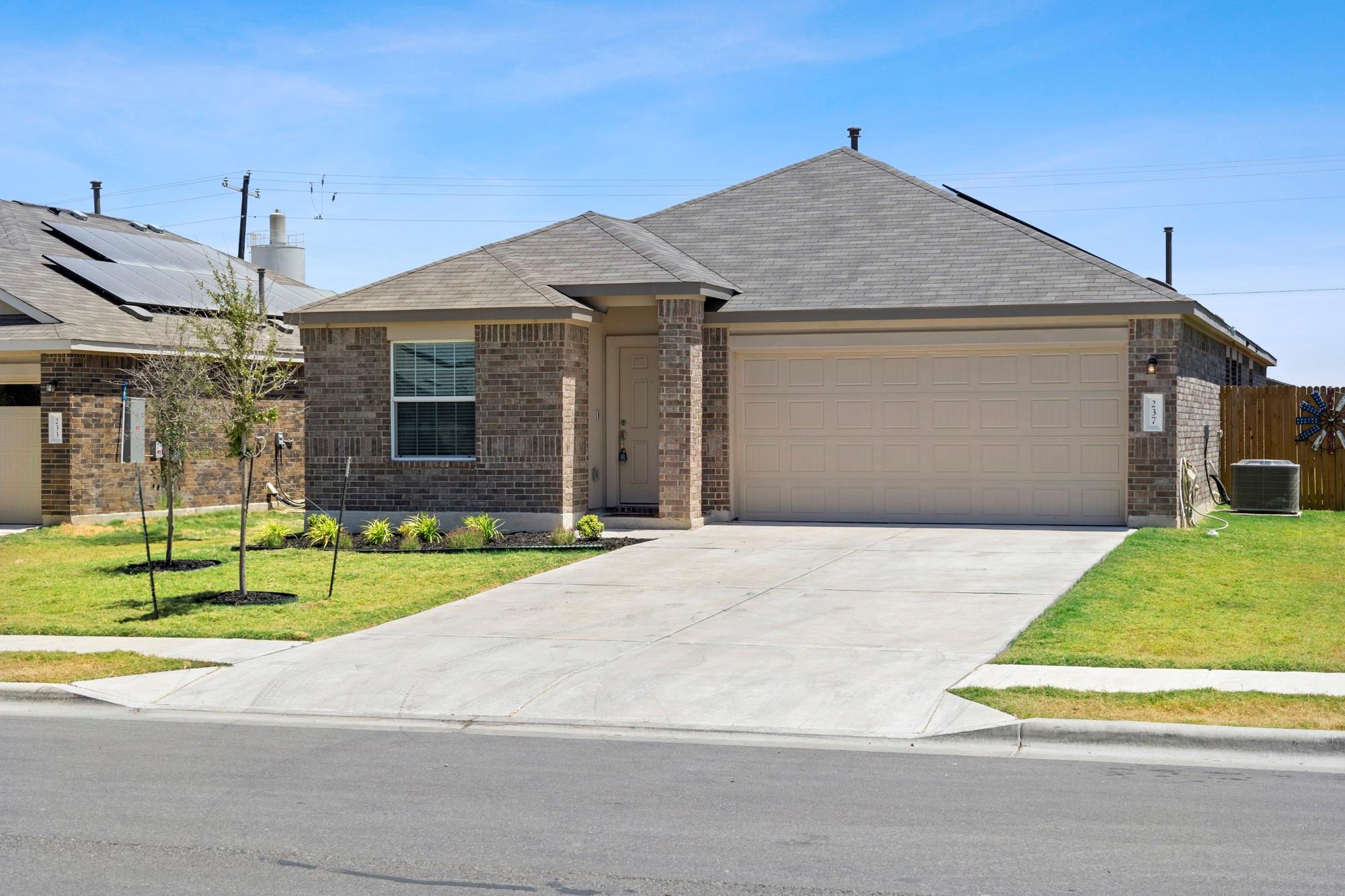 237 Escondido CIR