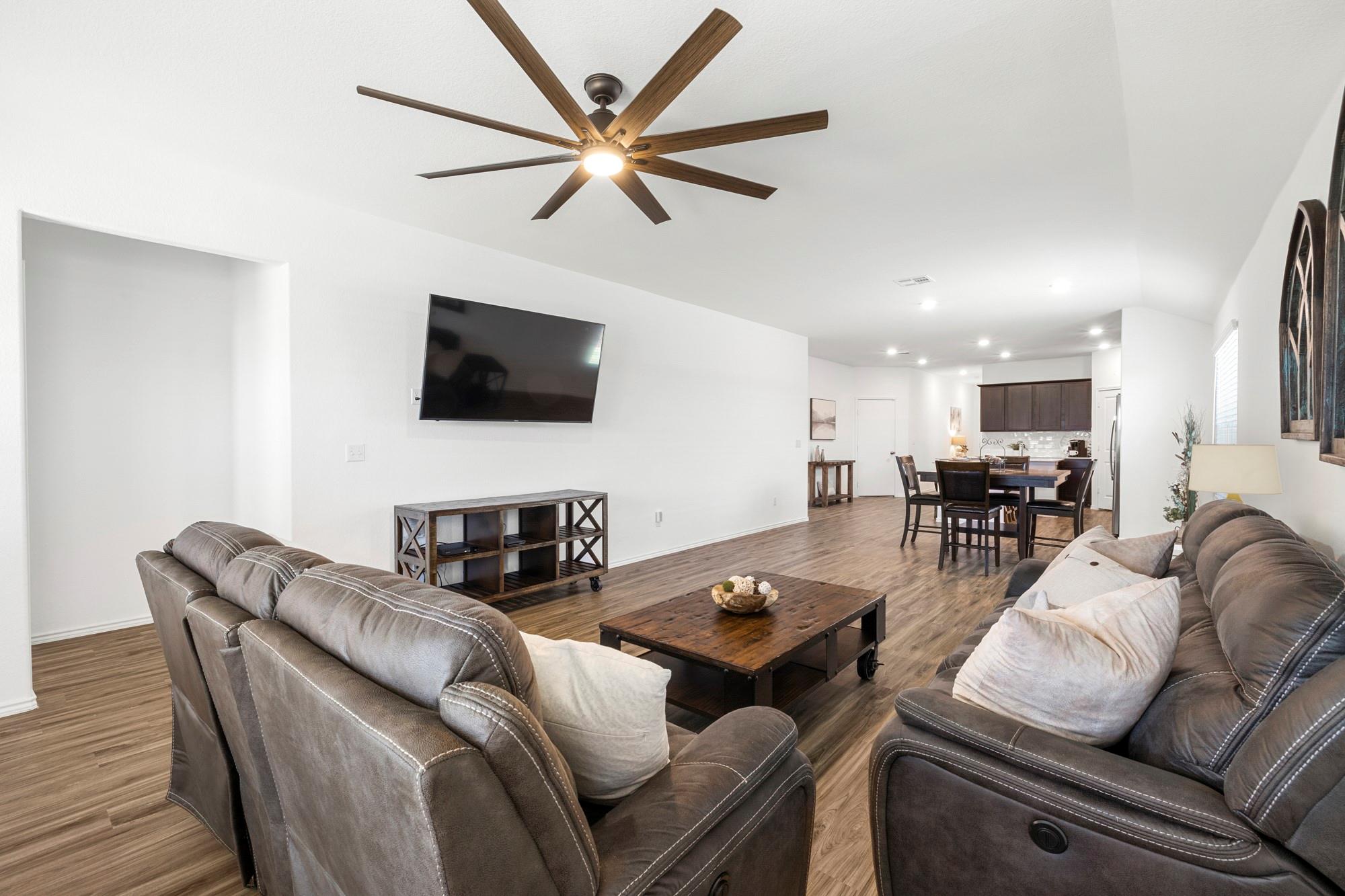 237 Escondido CIR