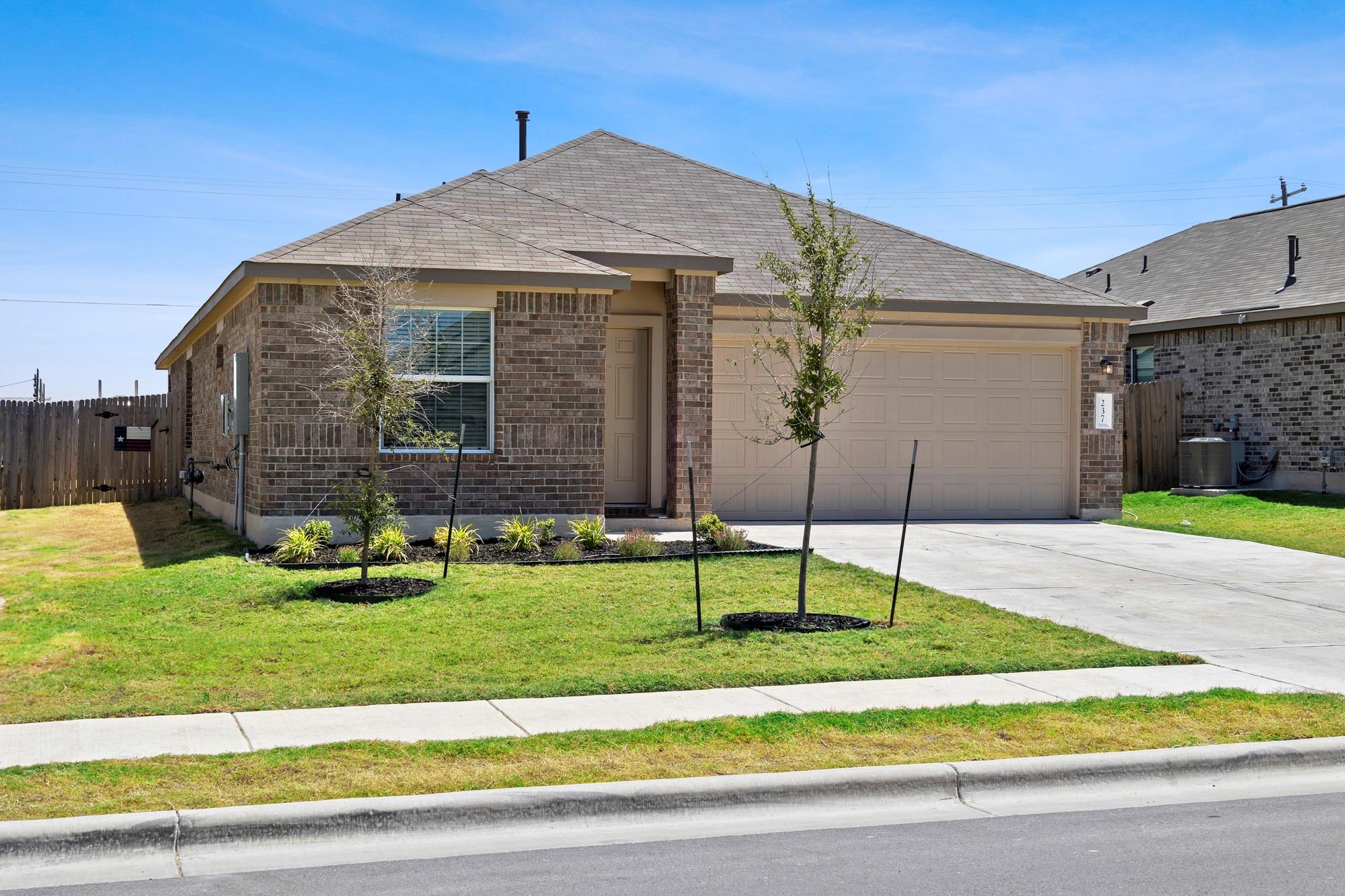 237 Escondido CIR
