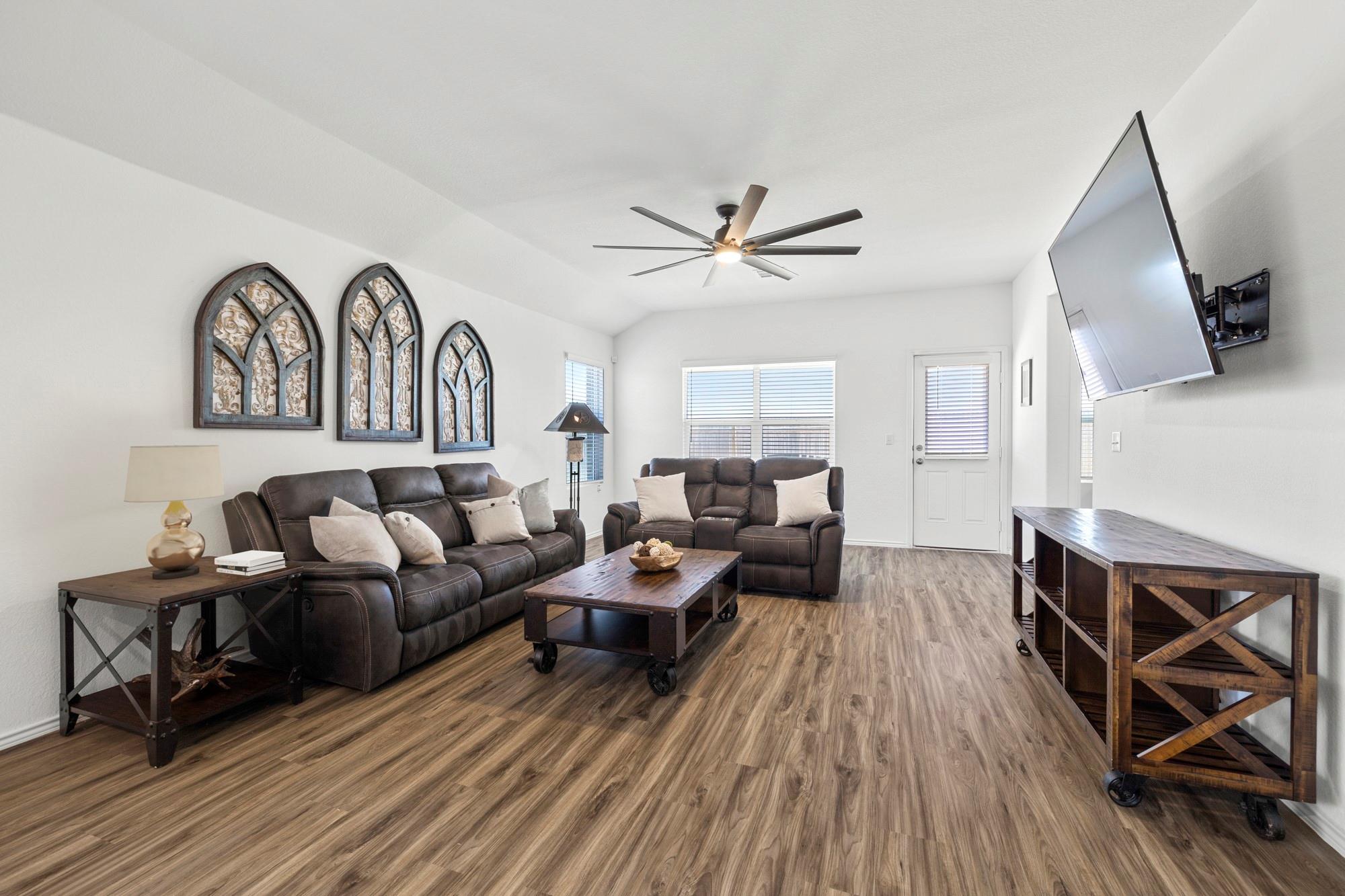 237 Escondido CIR