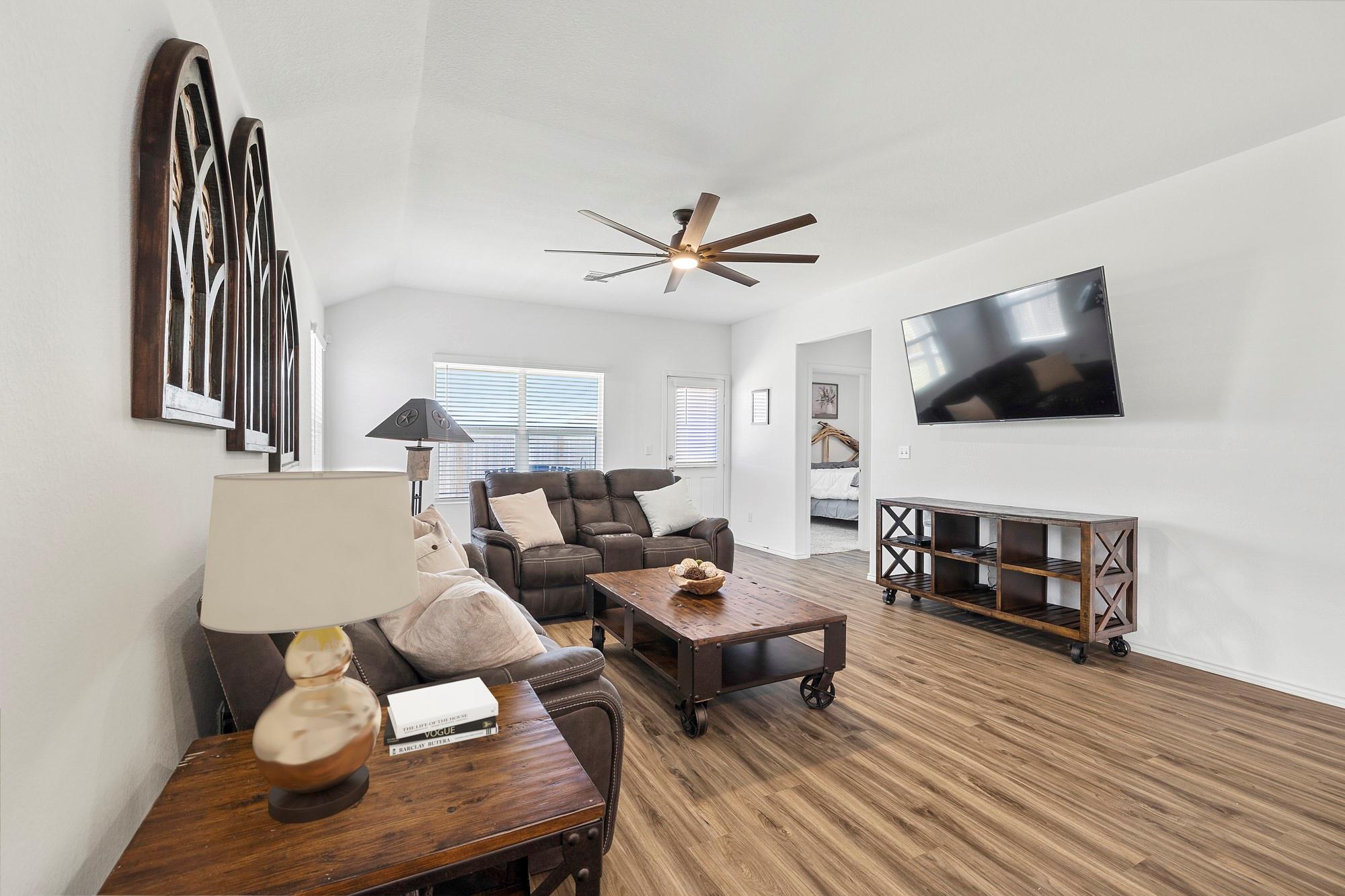 237 Escondido CIR