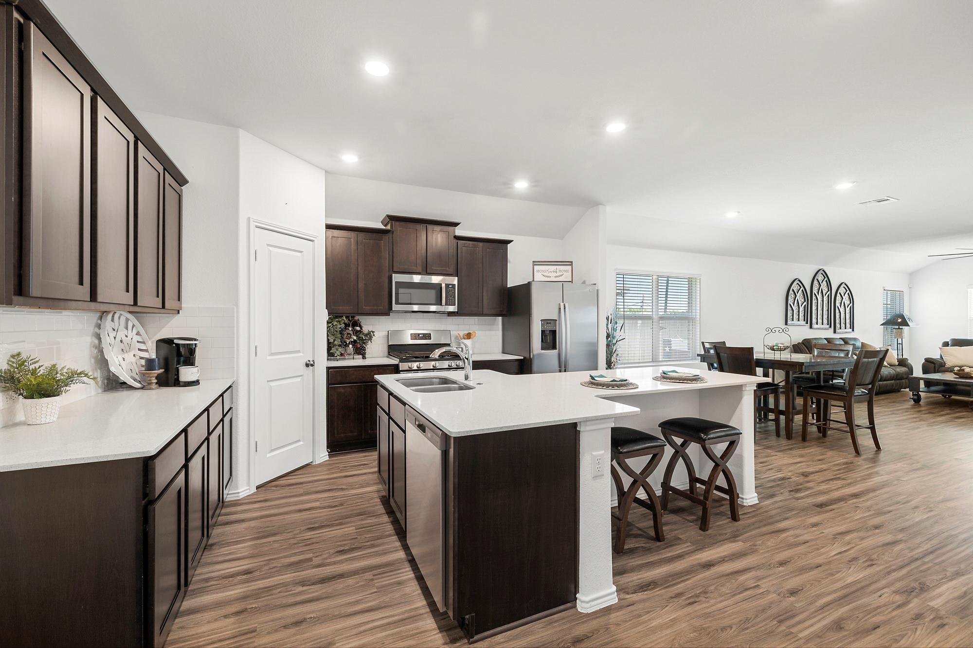 237 Escondido CIR
