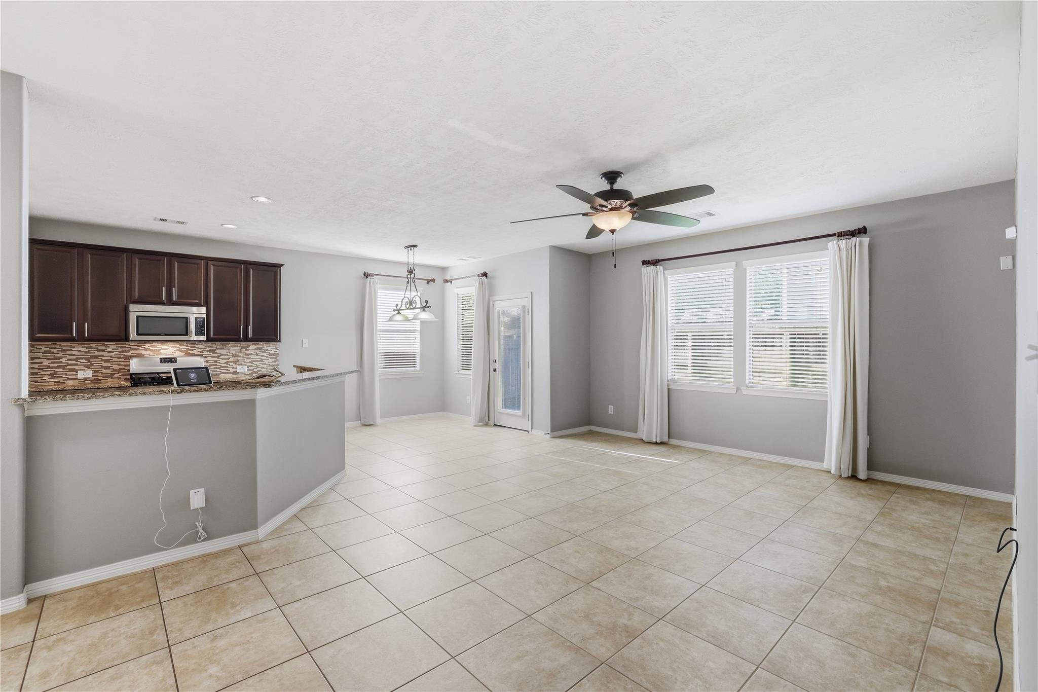 2412 Via Montesano
