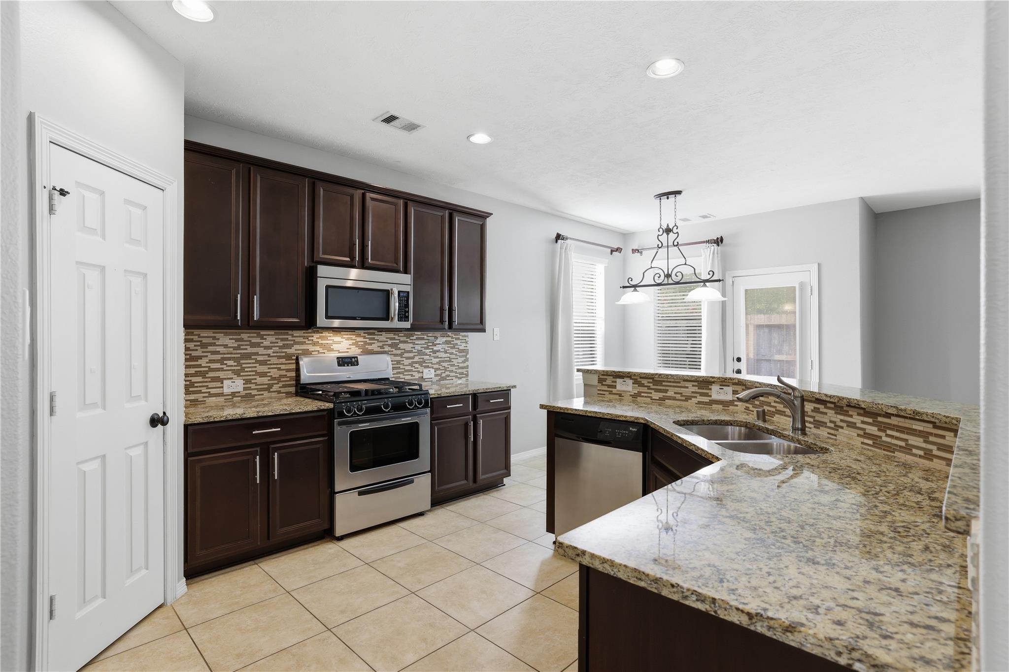 2412 Via Montesano