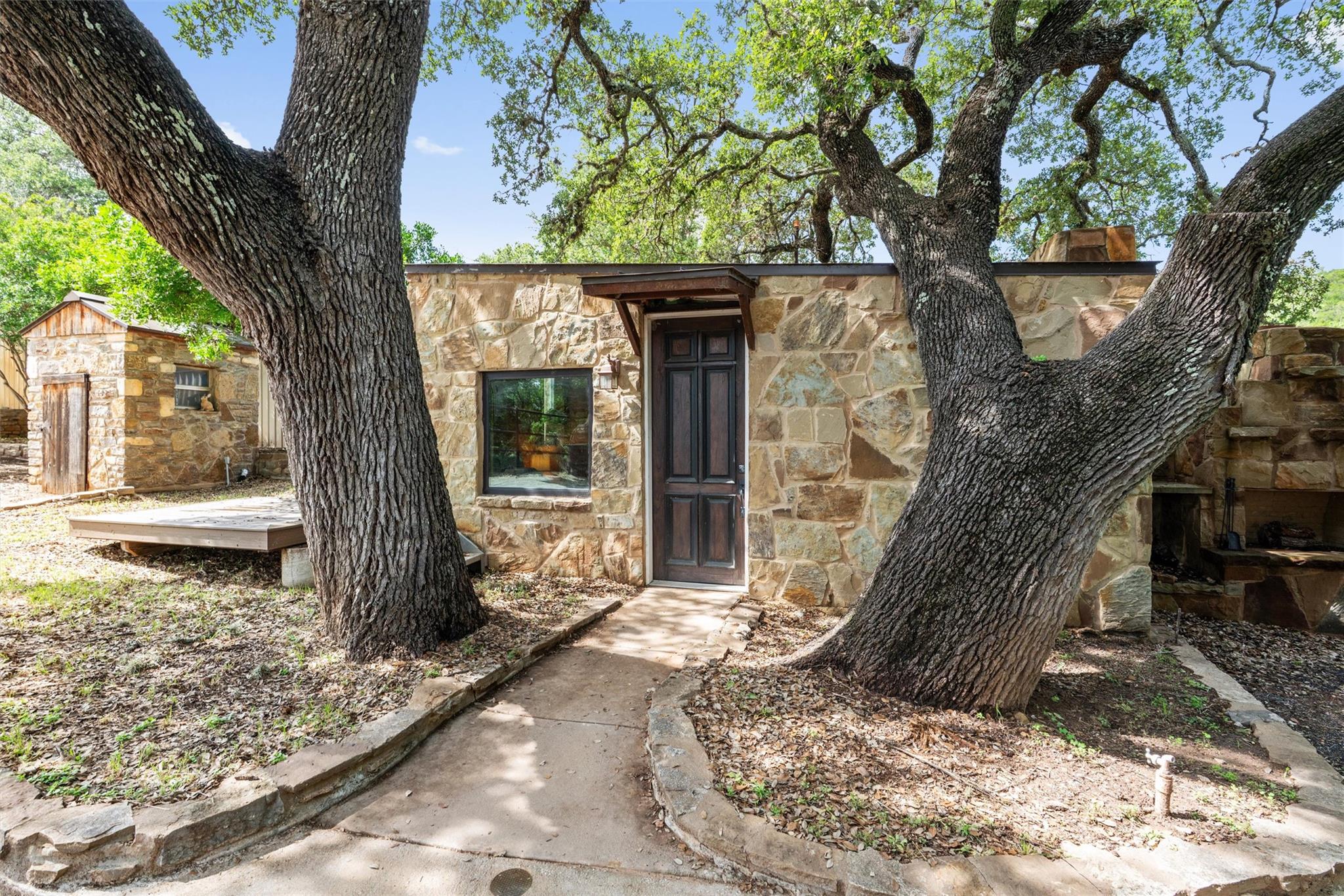325 Eagle Rest LN