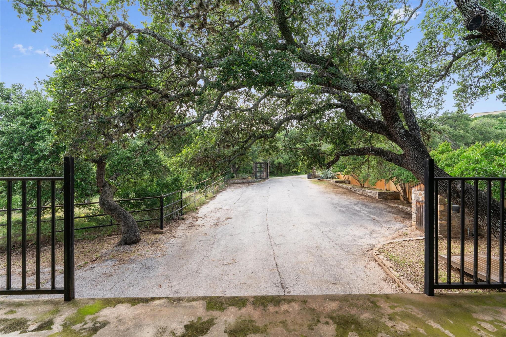 325 Eagle Rest LN
