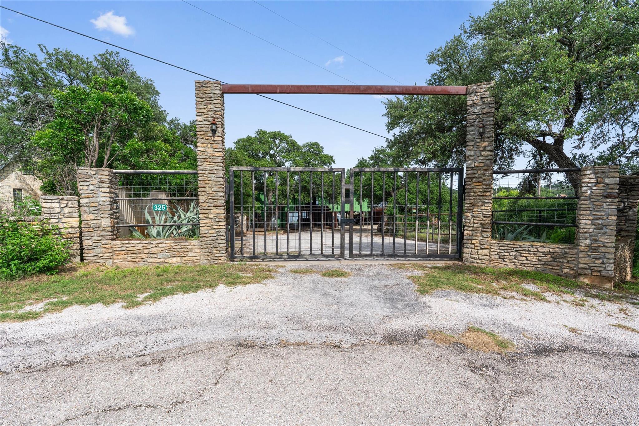 325 Eagle Rest LN