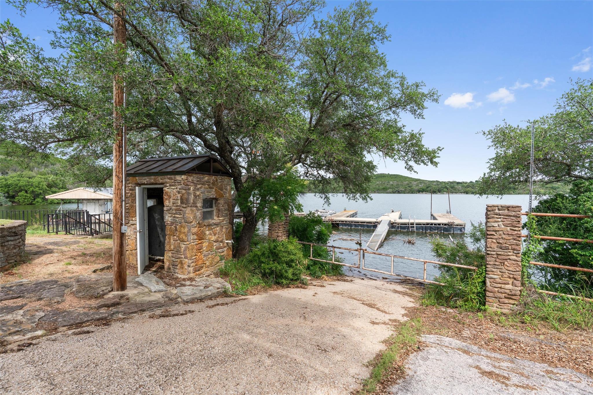 325 Eagle Rest LN