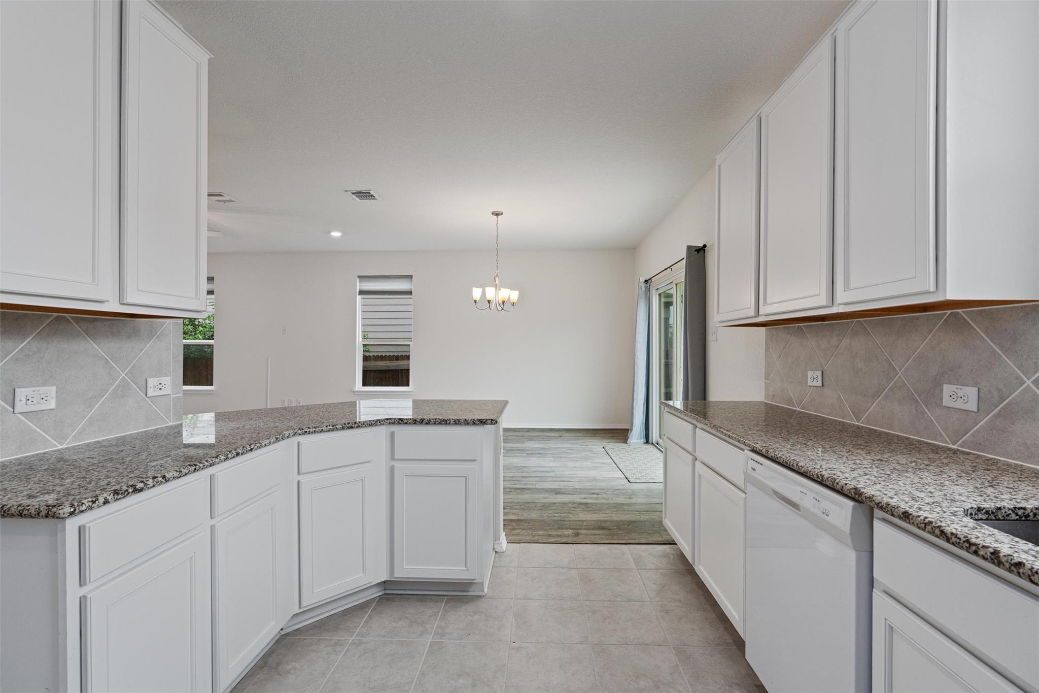 305 Los Cobos LN