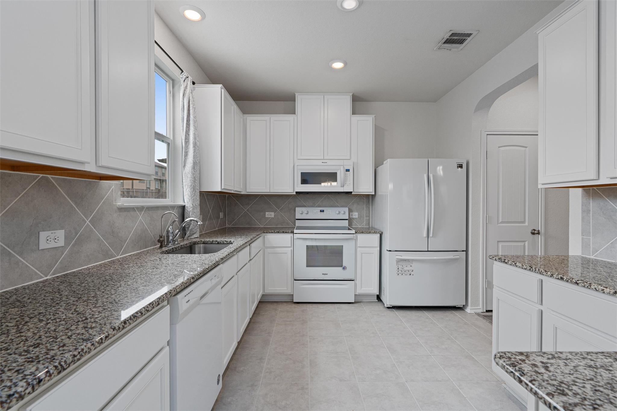 305 Los Cobos LN