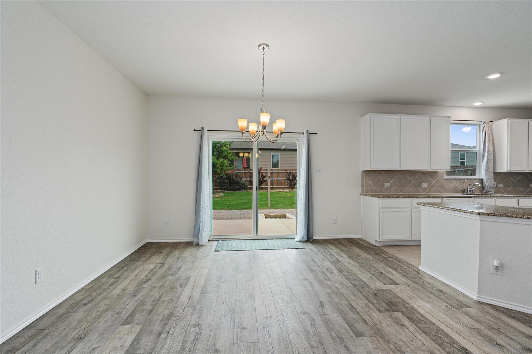 305 Los Cobos LN