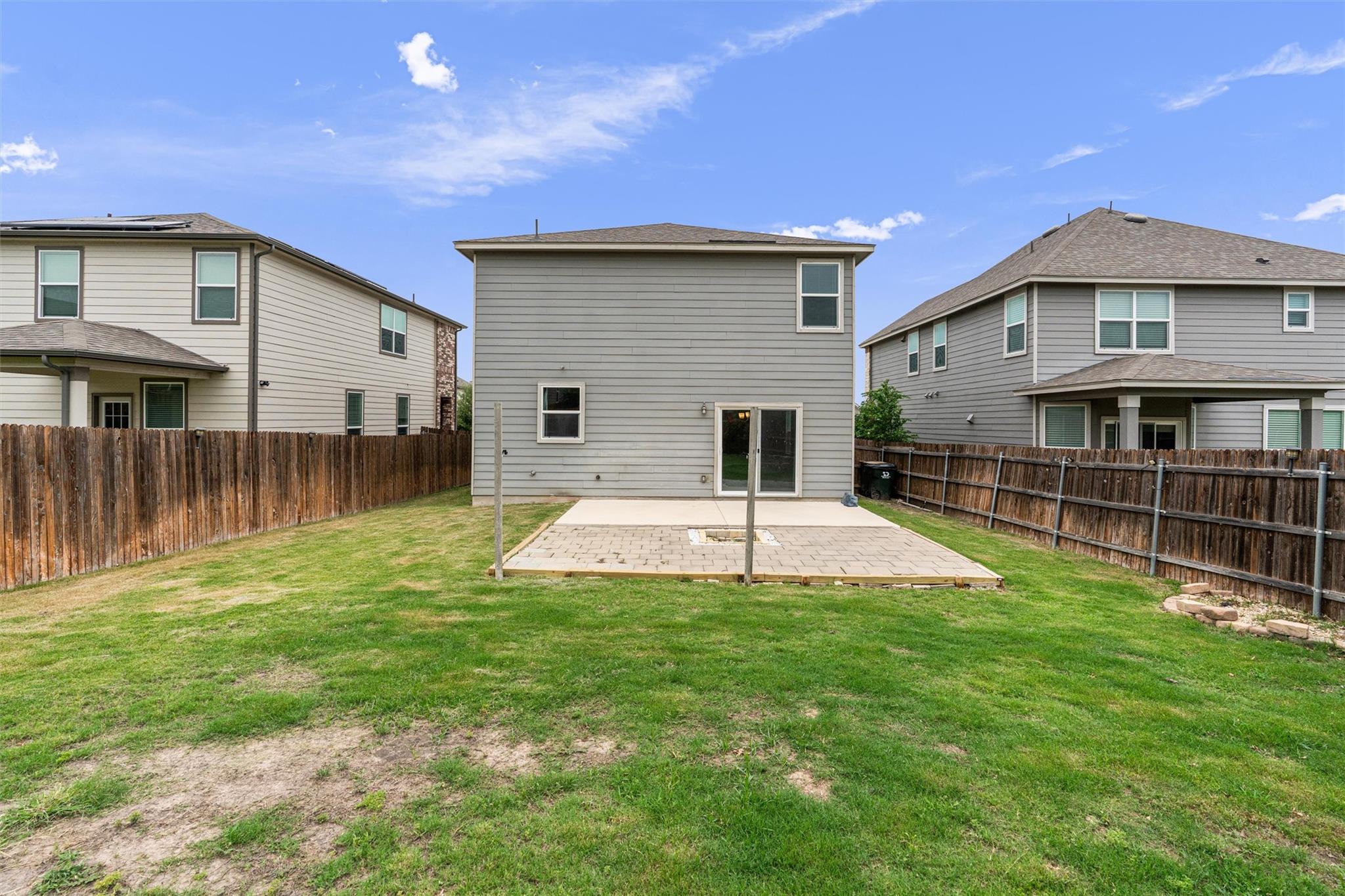305 Los Cobos LN
