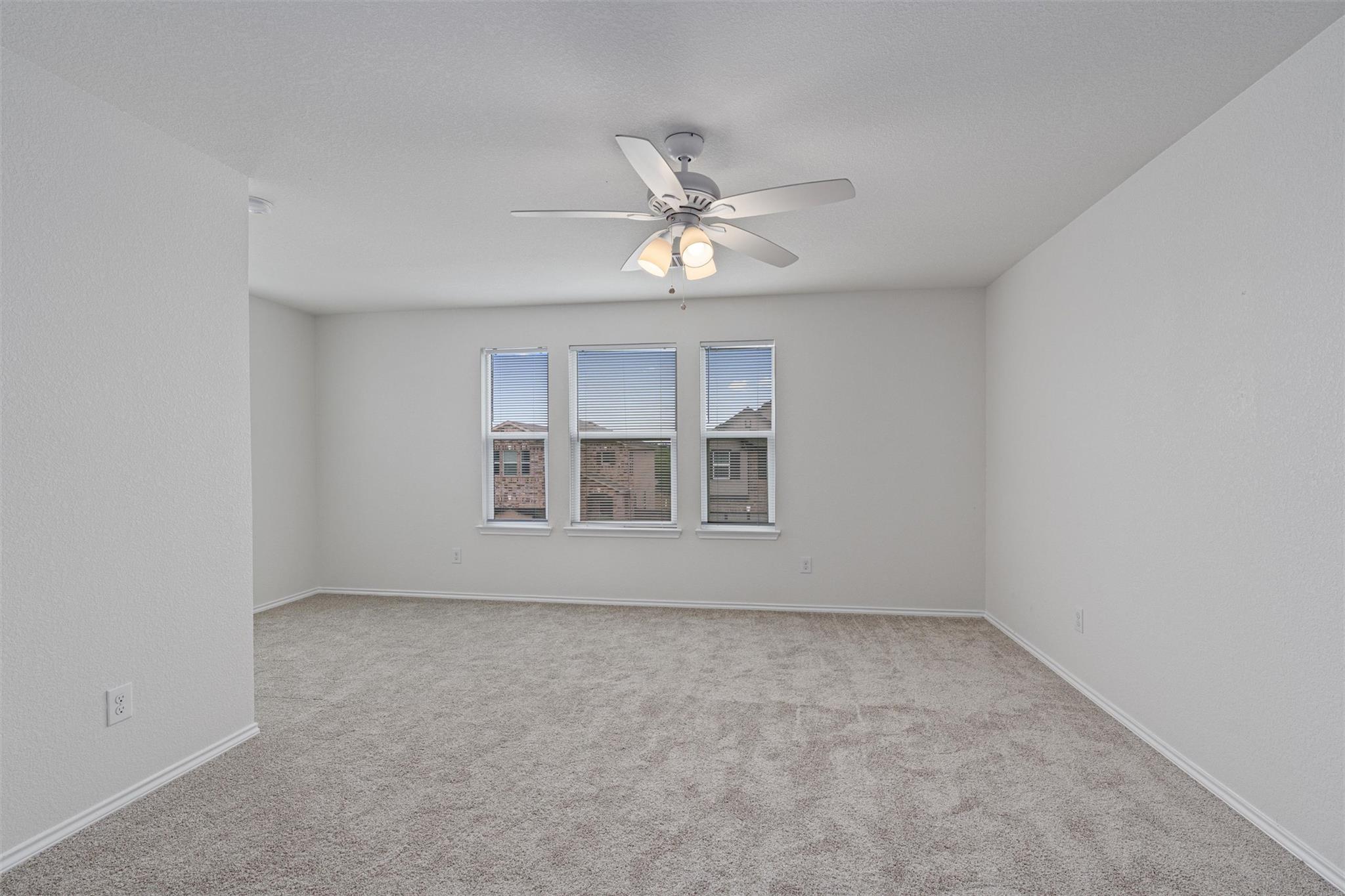 305 Los Cobos LN