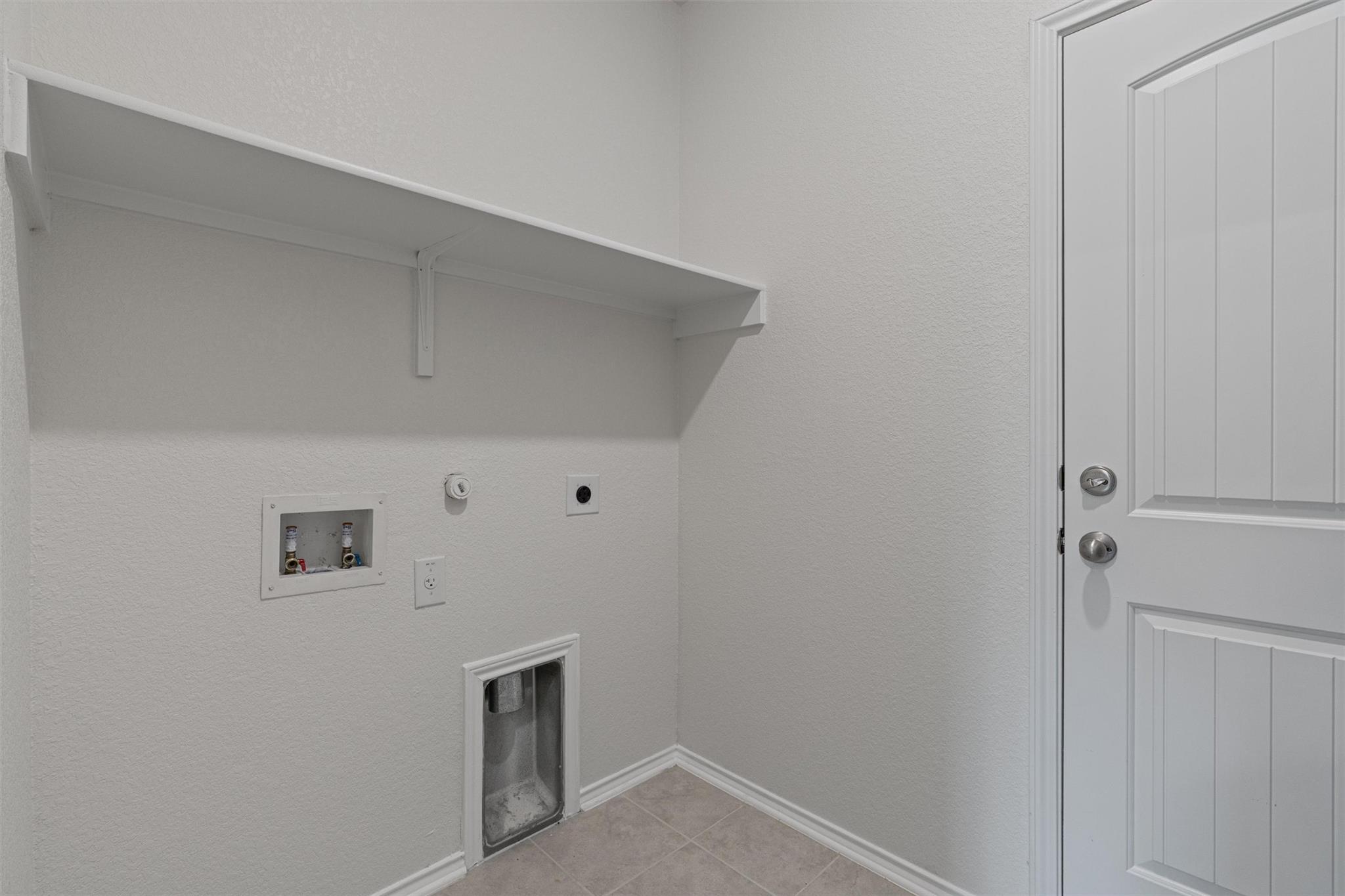 305 Los Cobos LN