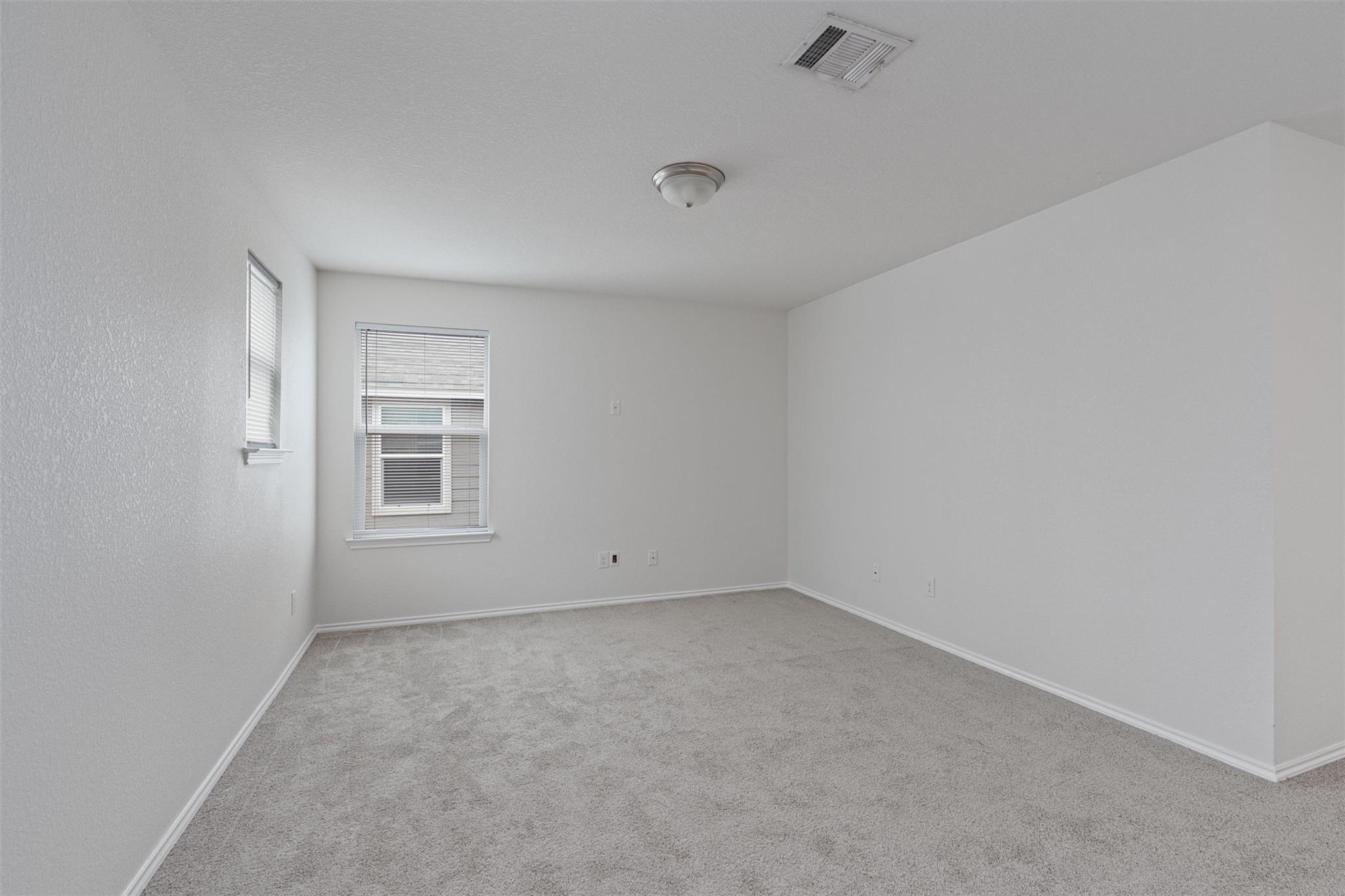 305 Los Cobos LN