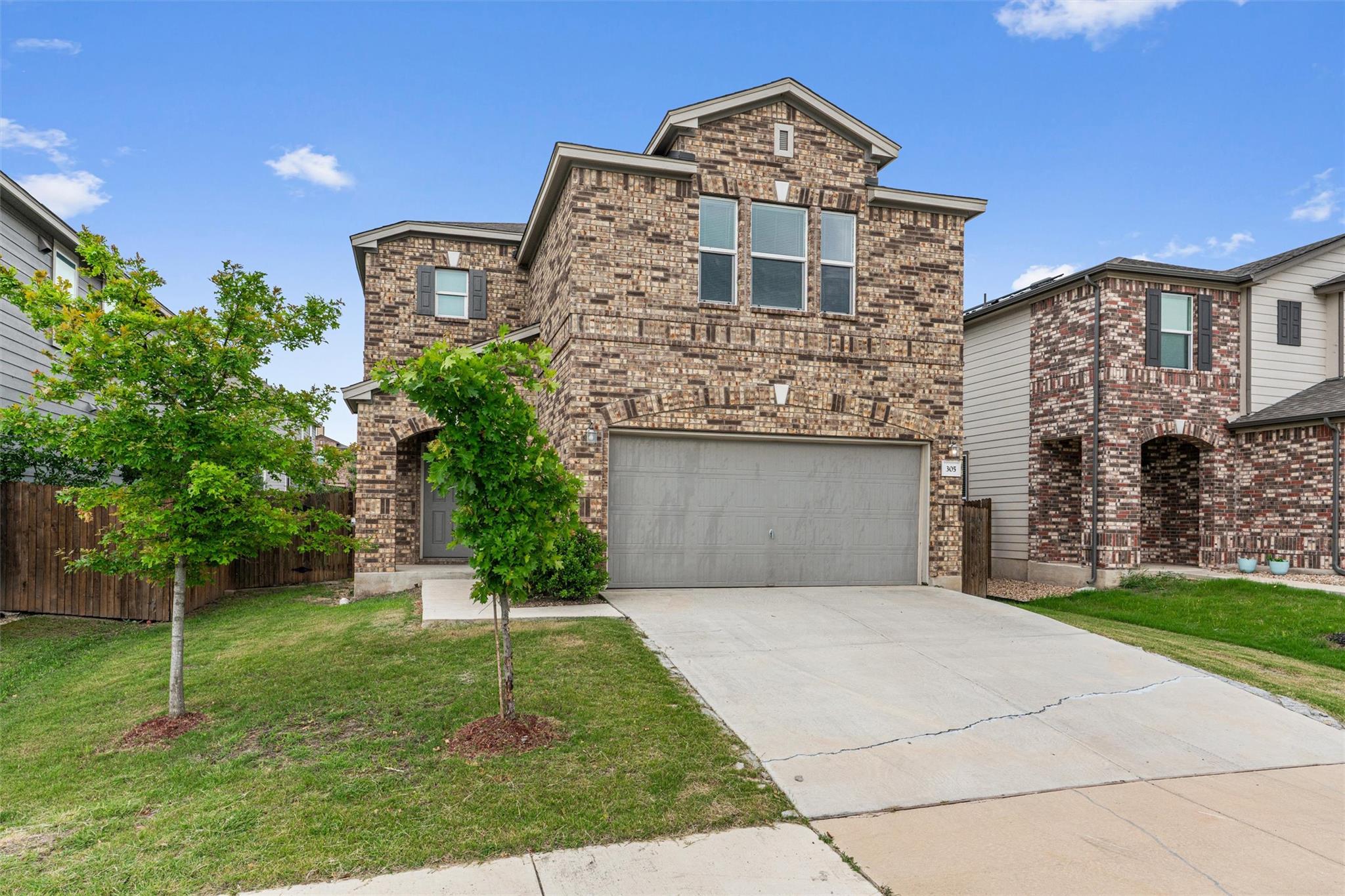 305 Los Cobos LN