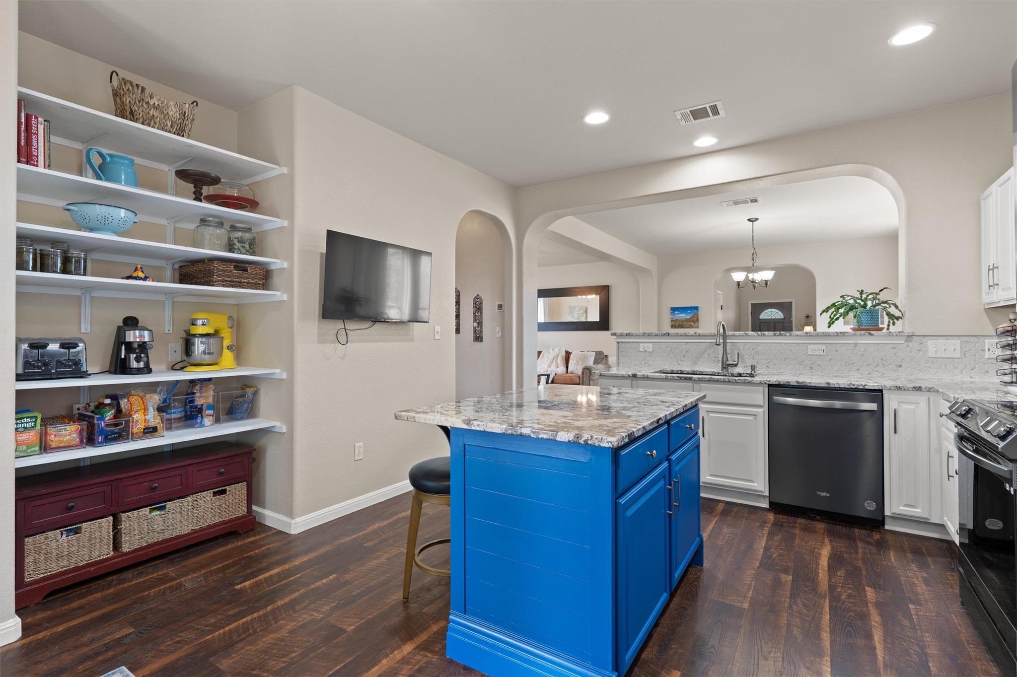 407 W Metcalfe ST