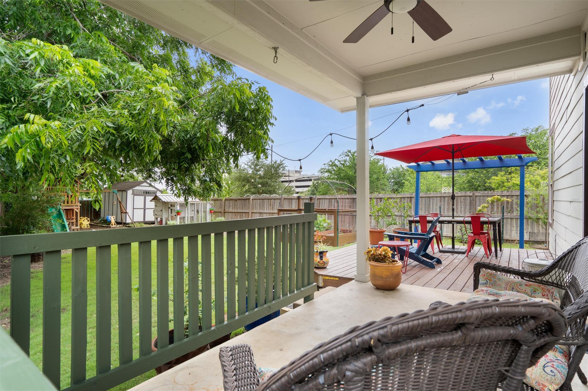 407 W Metcalfe ST