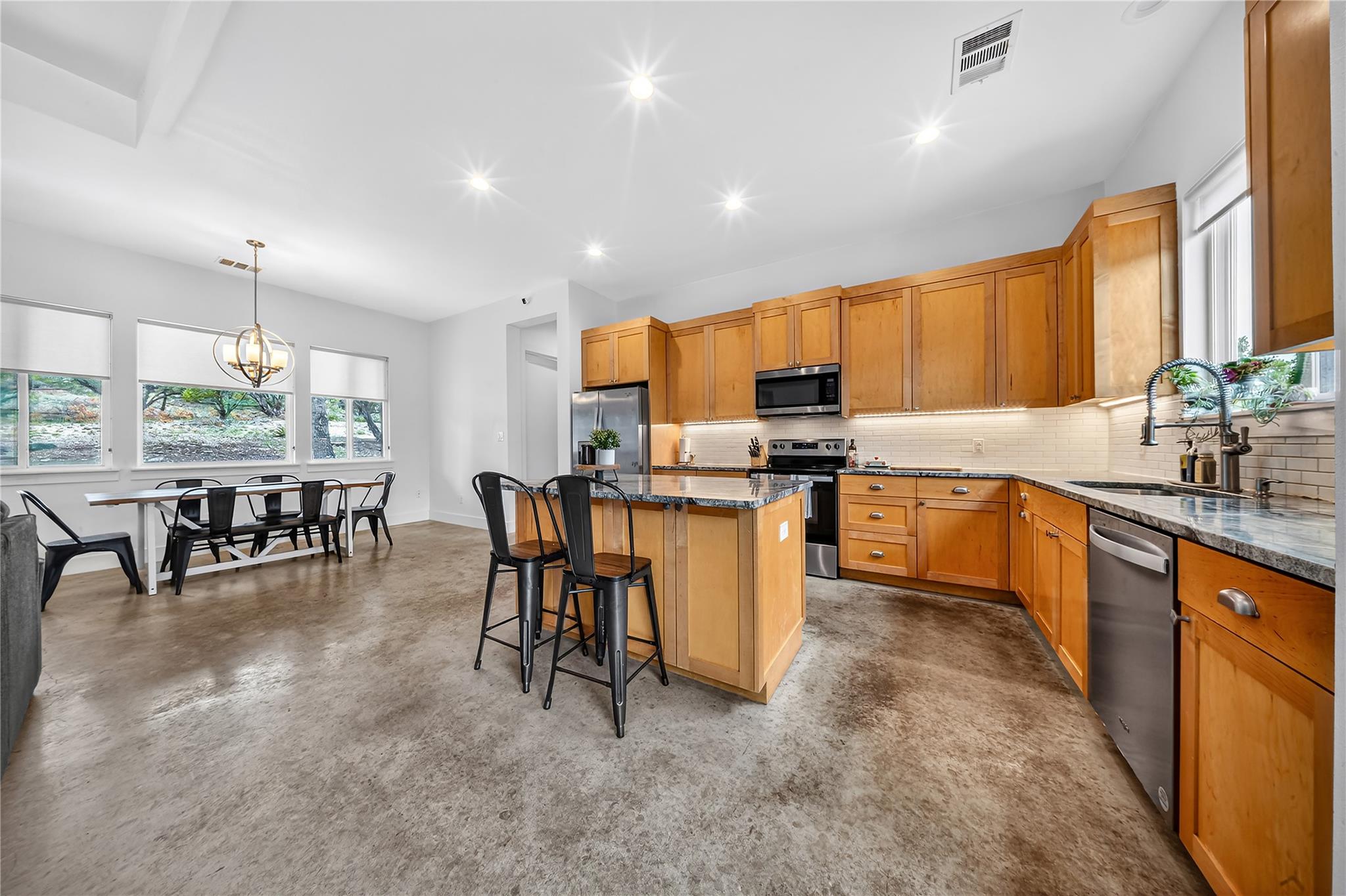 21002 Brewer LN