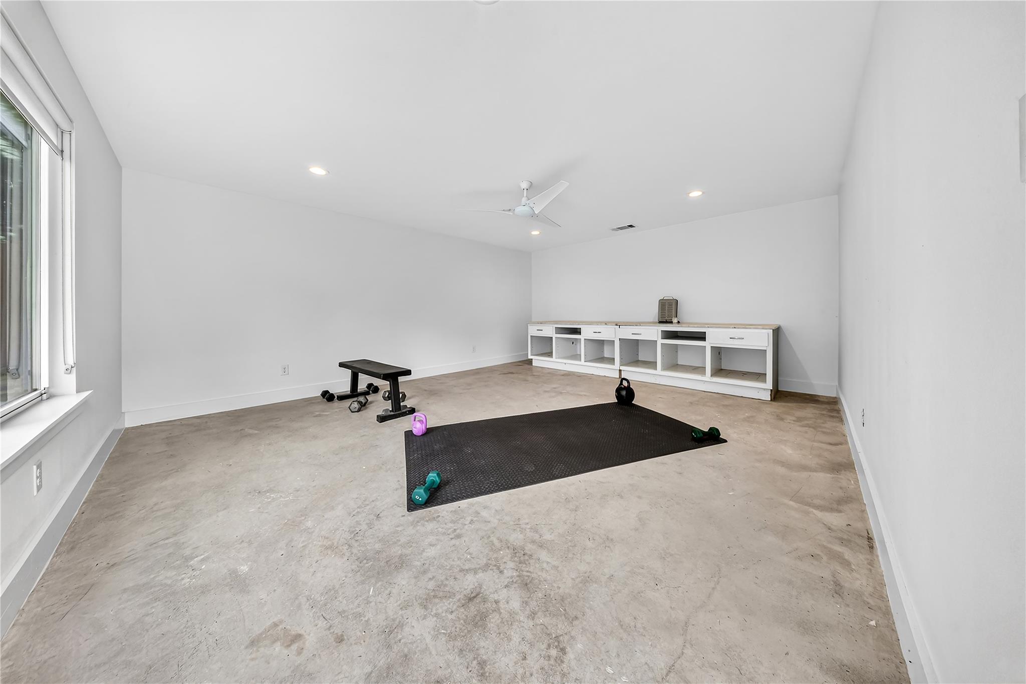 21002 Brewer LN