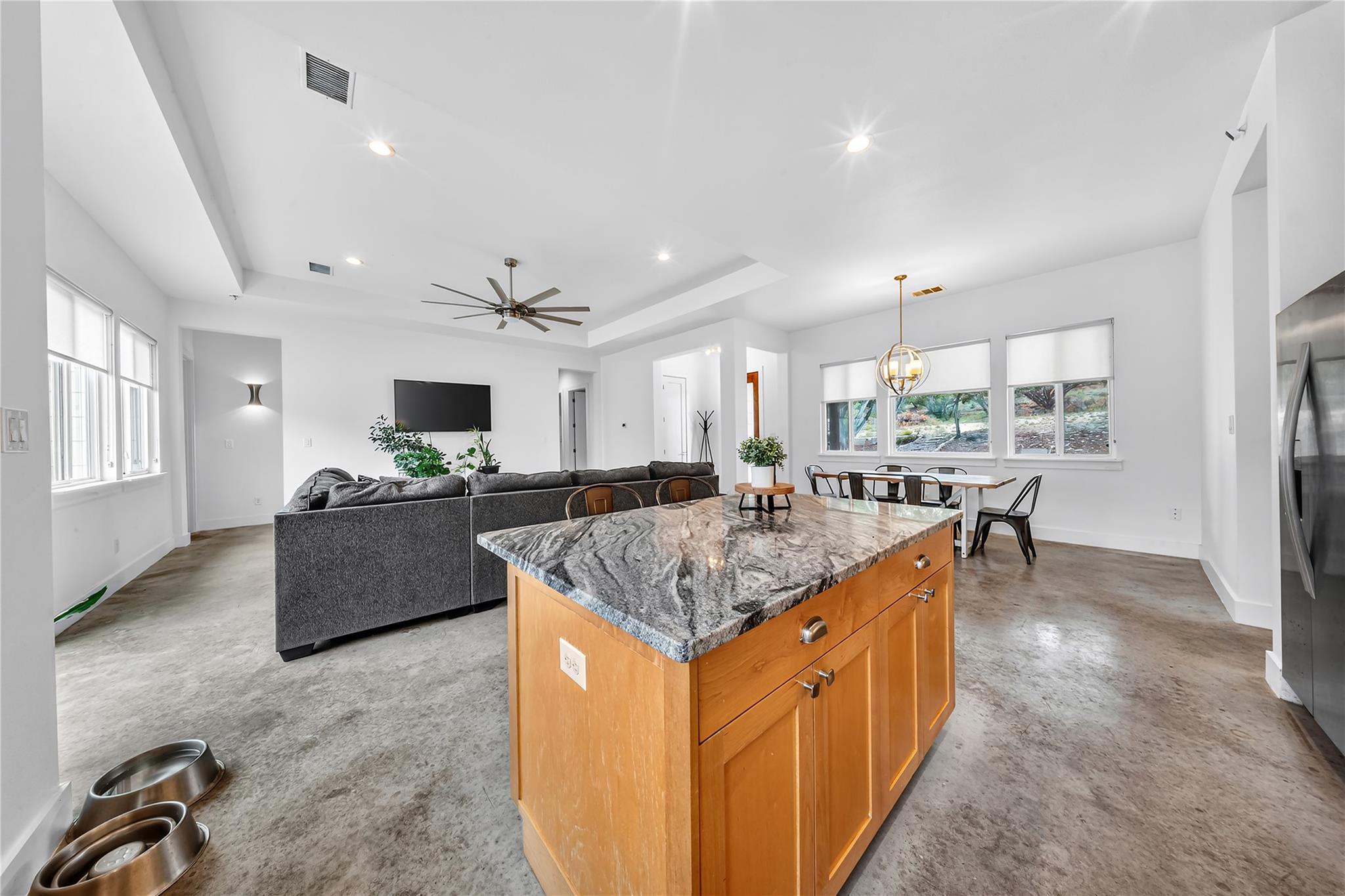 21002 Brewer LN