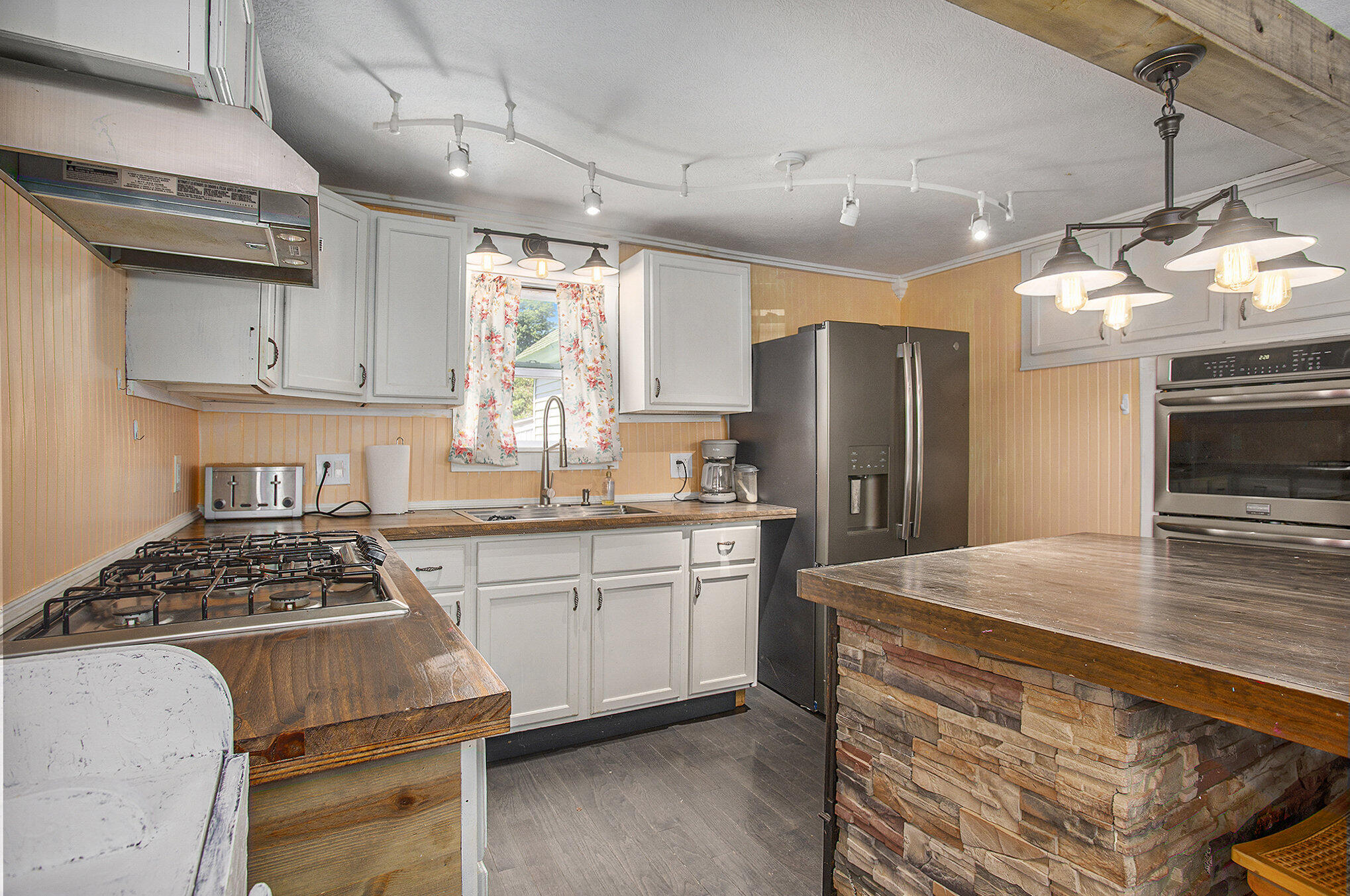 216 N Fremont Road