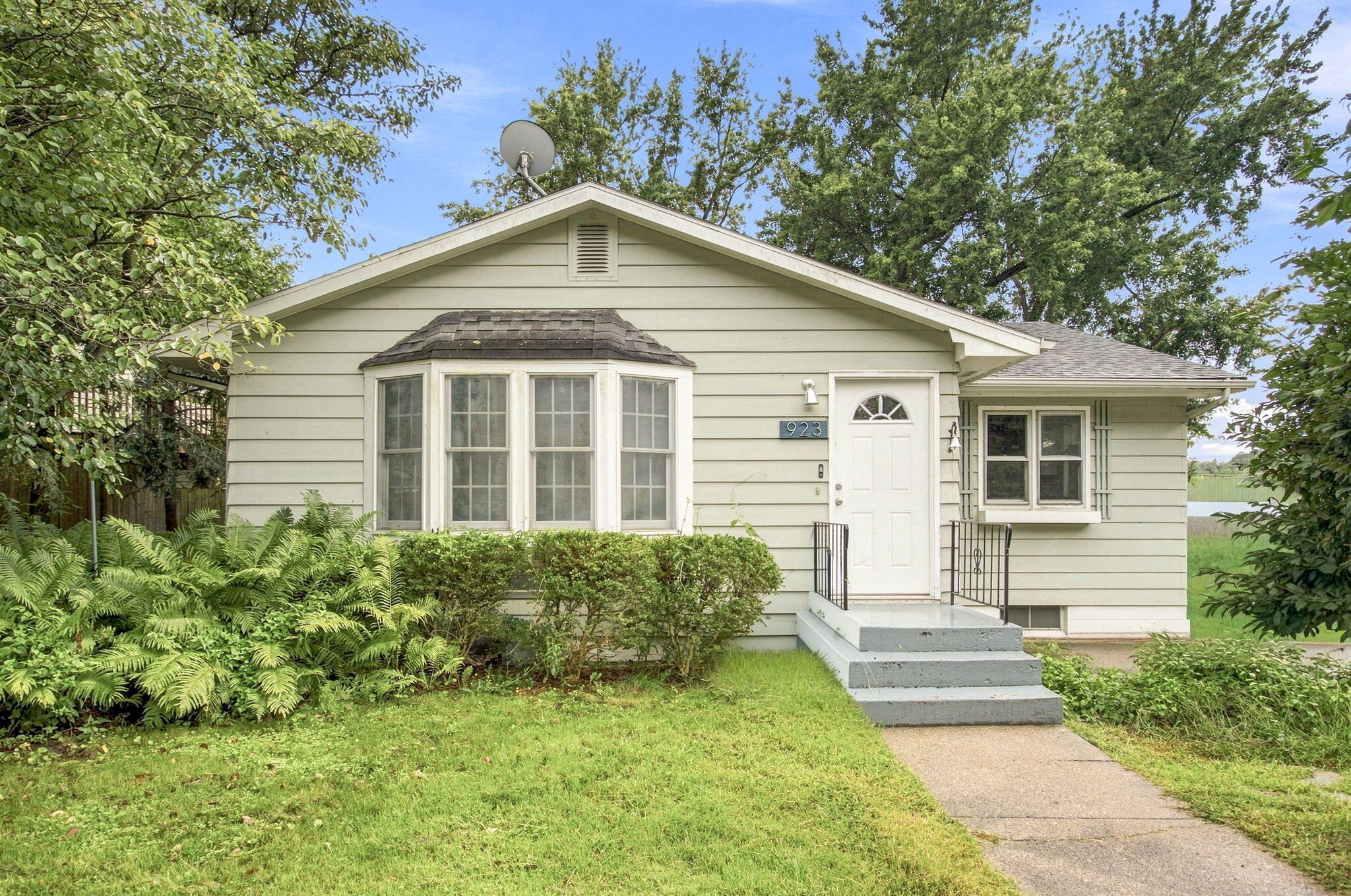 923 Bell Avenue