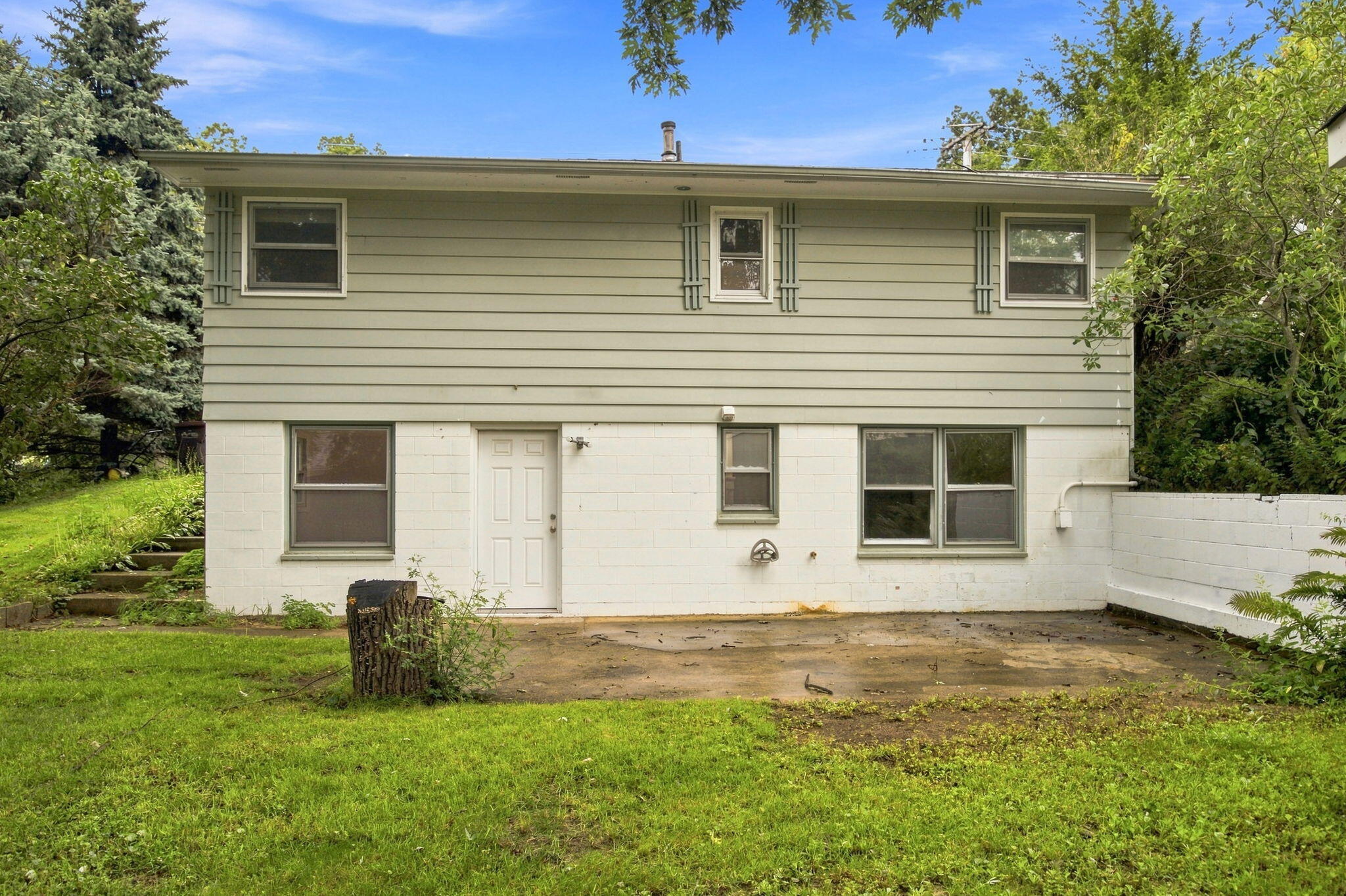 923 Bell Avenue