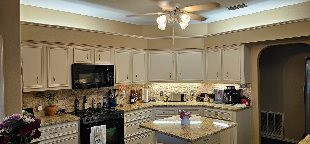 6822 Vineyard Dr