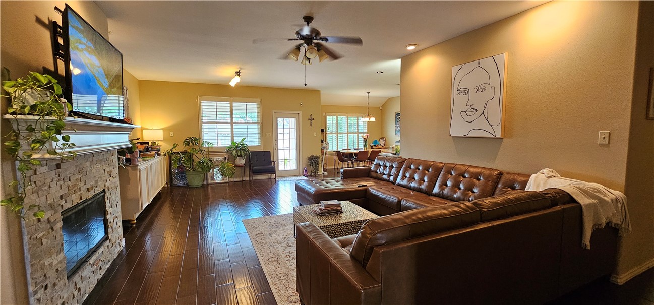 6822 Vineyard Dr