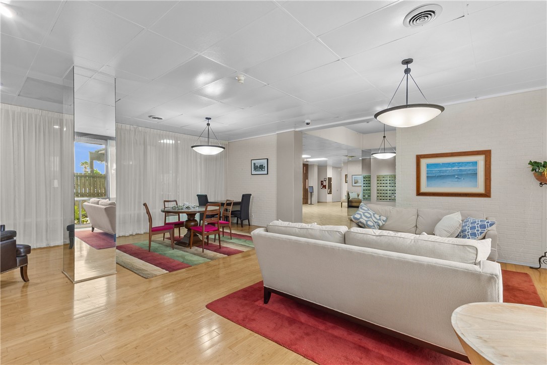 4600 Ocean Dr 1002
