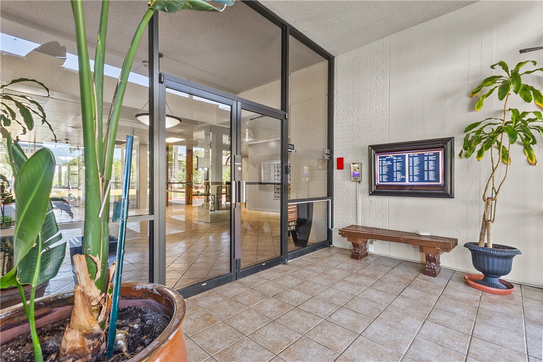 4600 Ocean Dr 1002