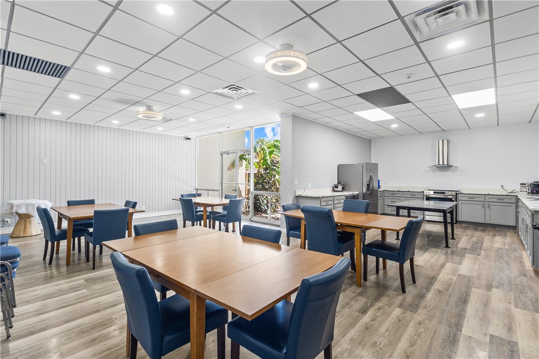 4600 Ocean Dr 1002