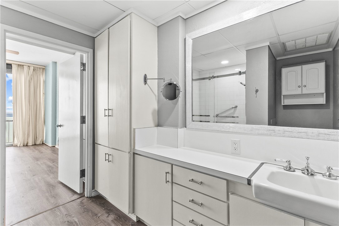 4600 Ocean Dr 1002