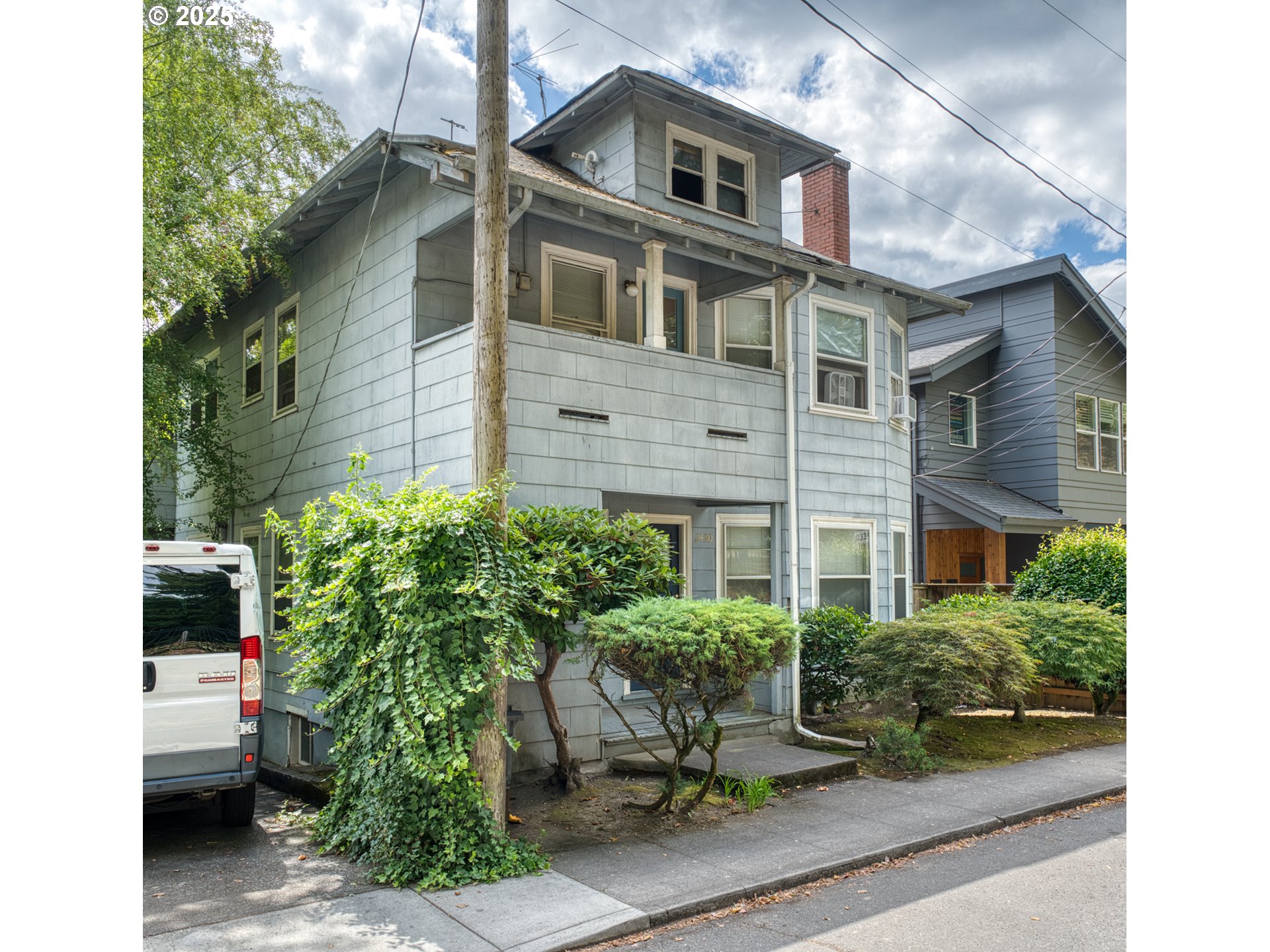 2430 SE MORRISON ST