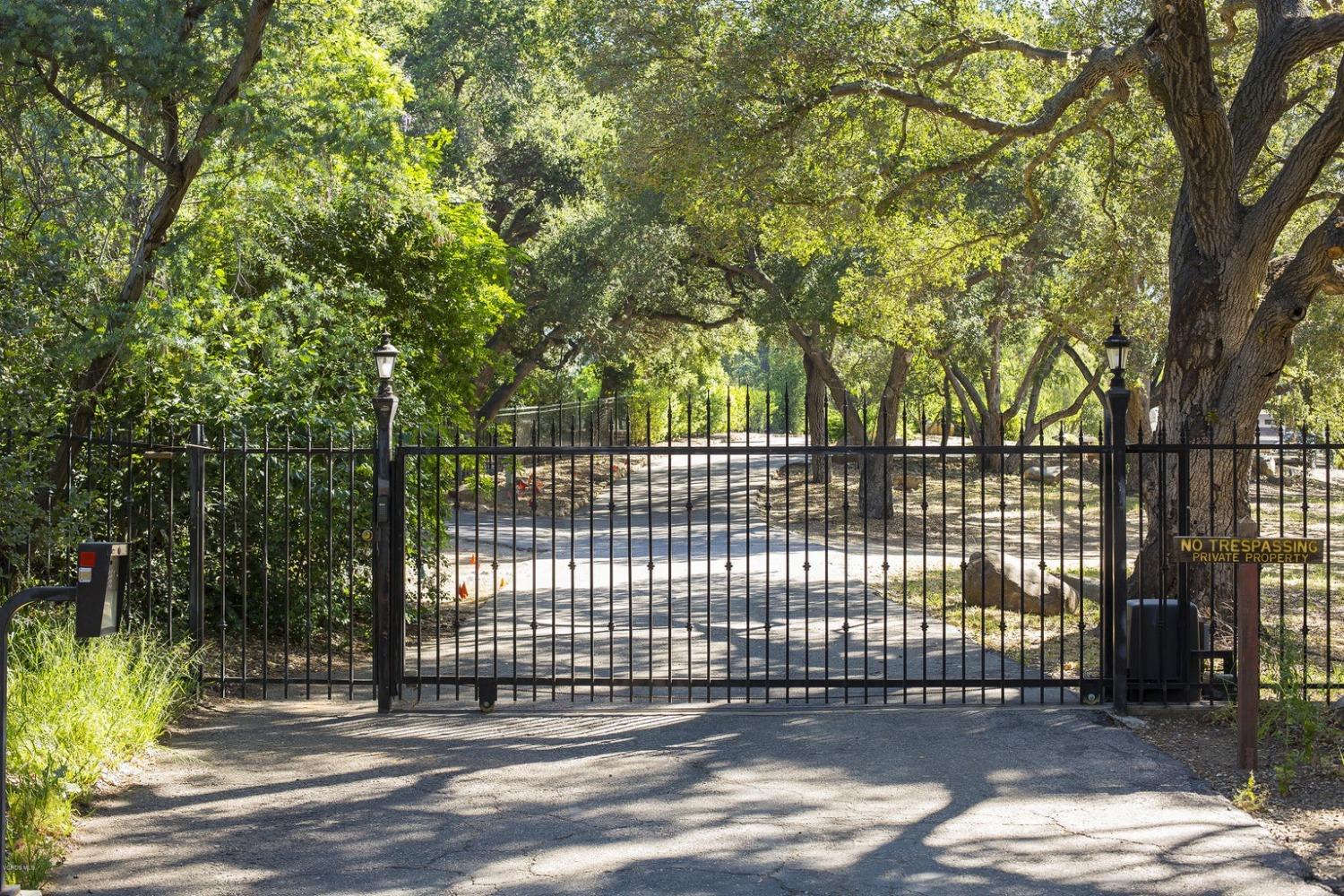 1218 Foothill Road